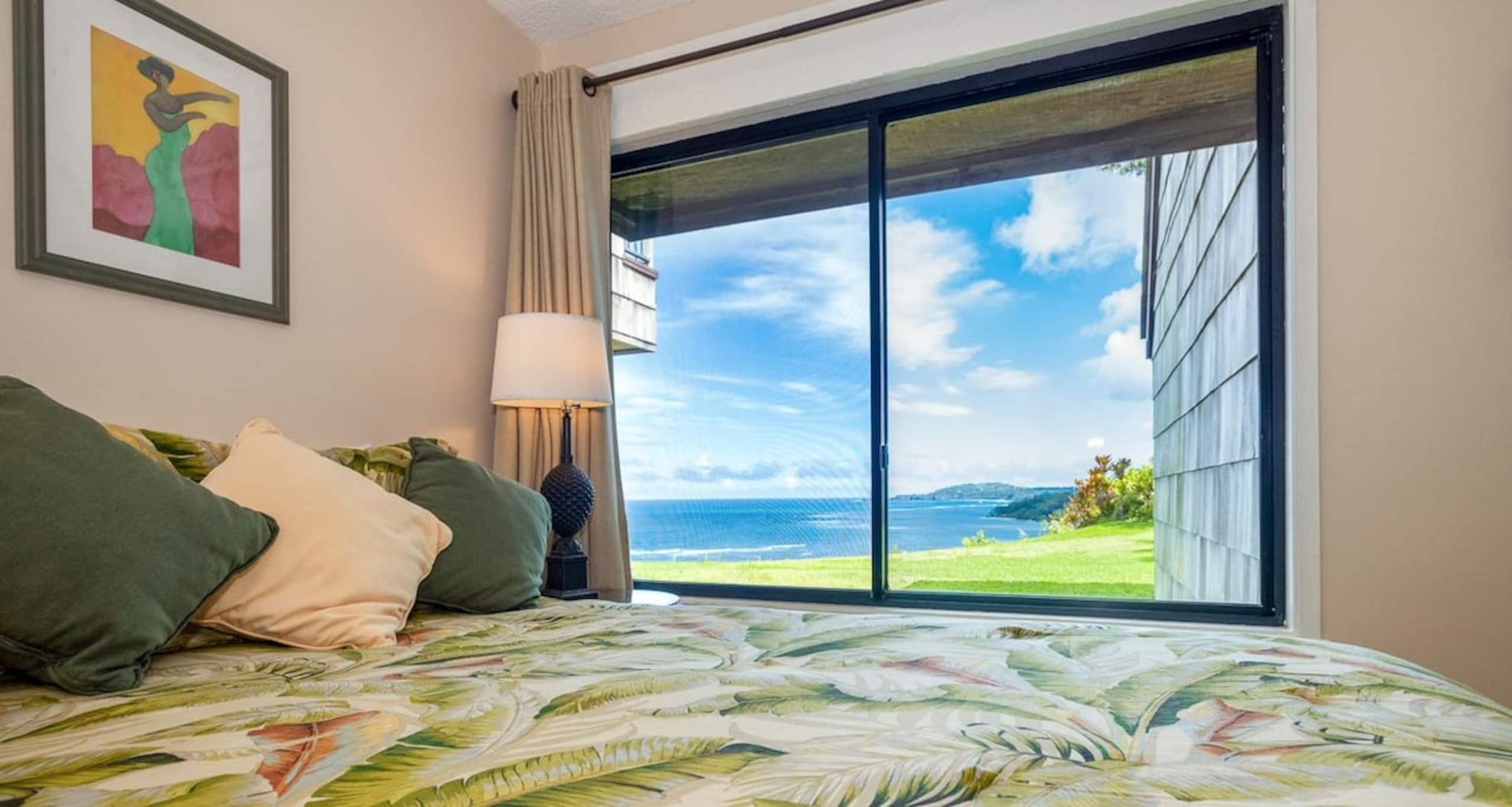 Updated ground floor unit with oceanfront views - Photo 1