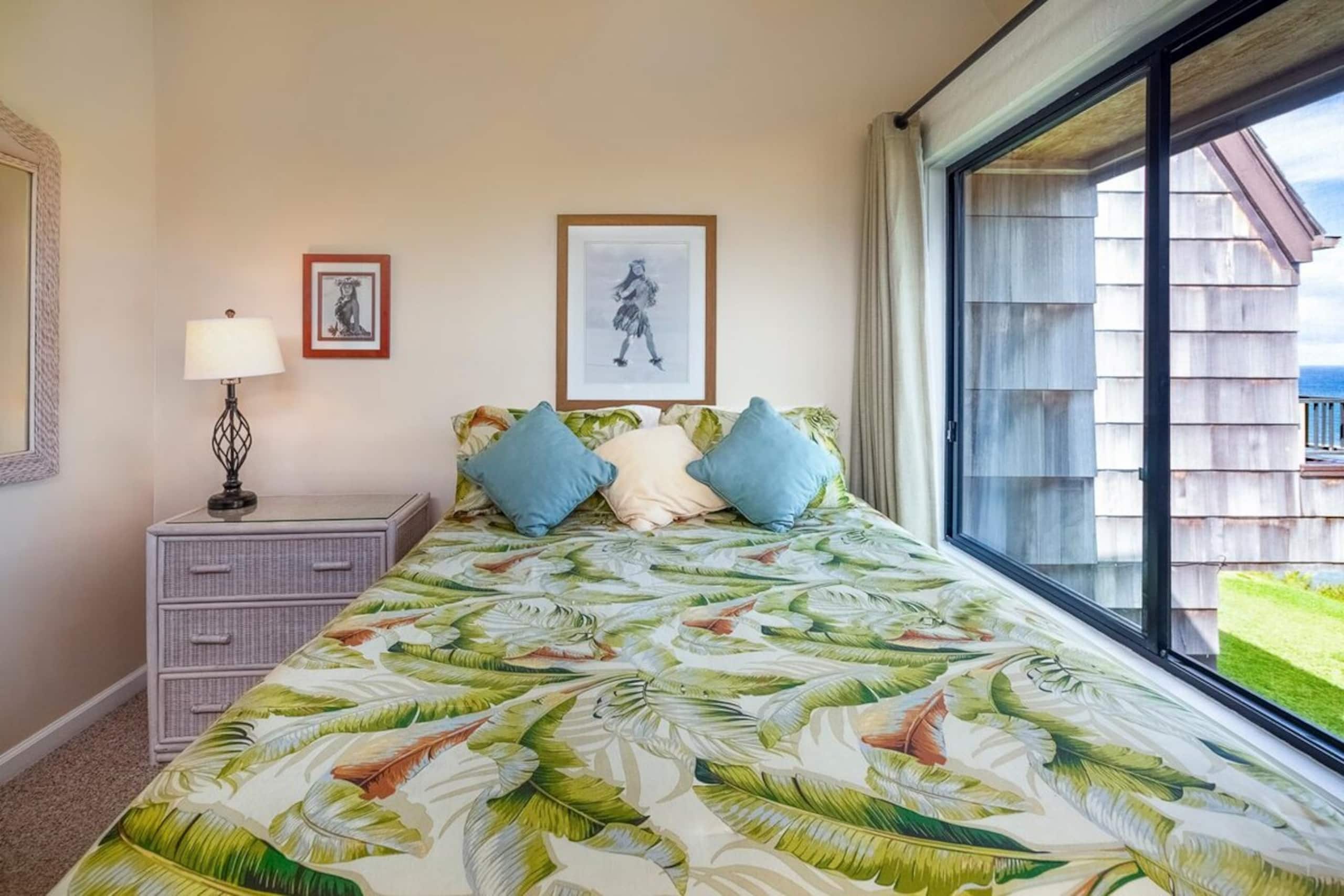 Updated ground floor unit with oceanfront views - Photo 16