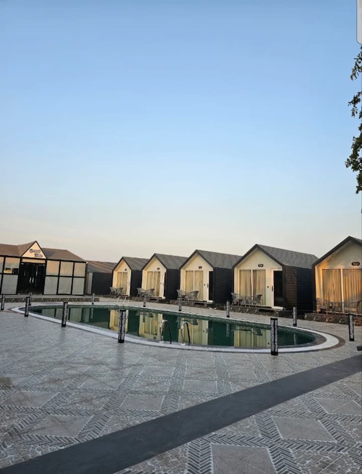 Luxury Farm Stay Near Vrindavan | Pool & Garden - Mathura