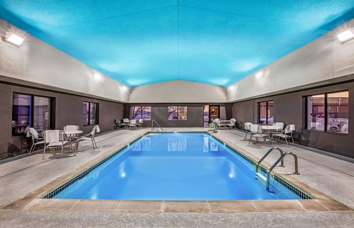 Deluxe Suite | La Quinta Kearney | Archway Museum - Kearney, NE