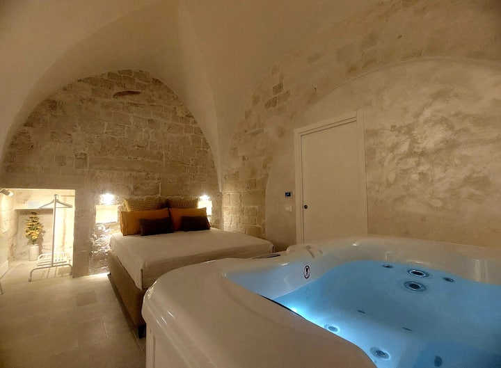 Suite Pietra Chiara Ostuni - Jacuzzi & Relax - Ostuni