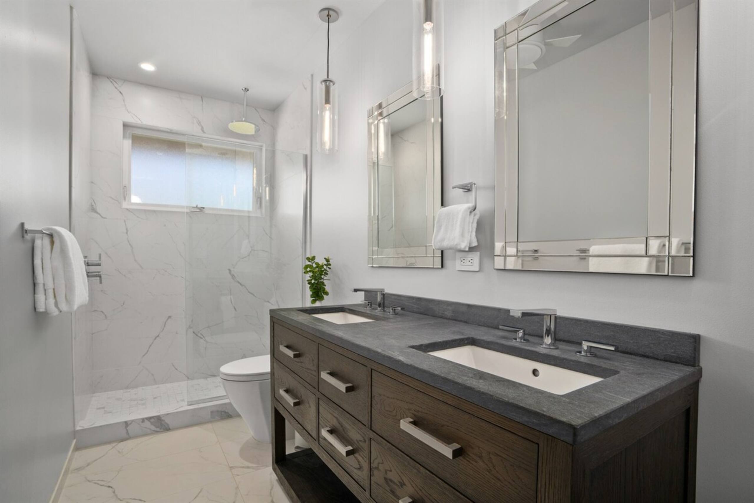 Airconditioned luxury 3 bedroom home - Photo 15