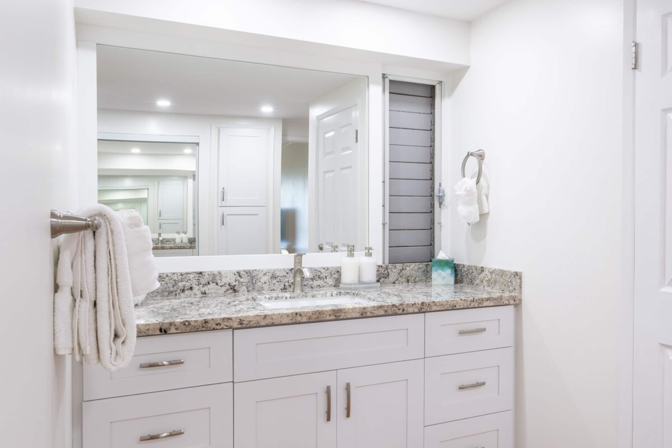 Walk to Kaanapali Beach Fully Remodeled 1BR, Pool - Photo 17