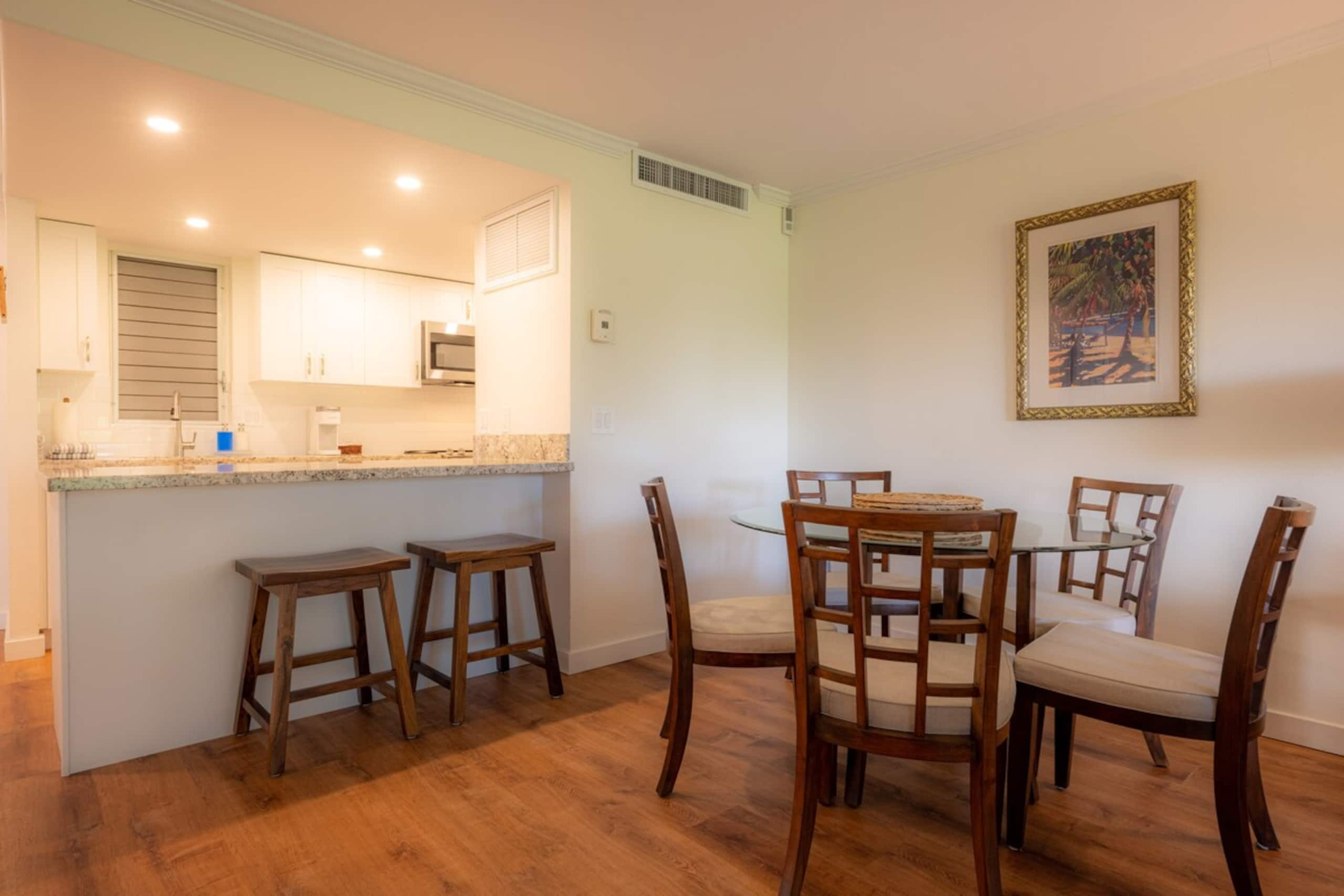 Walk to Kaanapali Beach Fully Remodeled 1BR, Pool - Photo 10