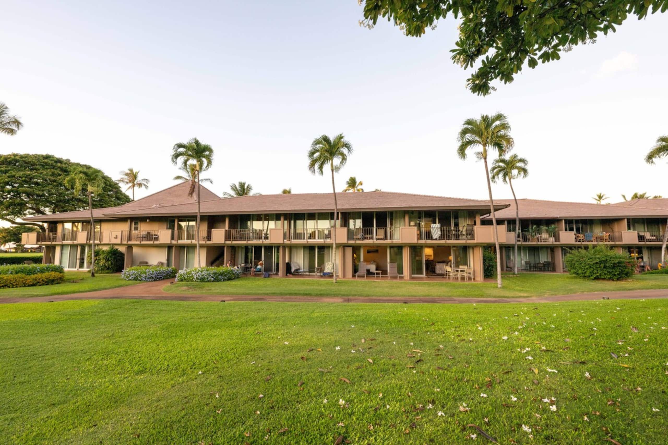 Walk to Kaanapali Beach Fully Remodeled 1BR, Pool - Photo 38