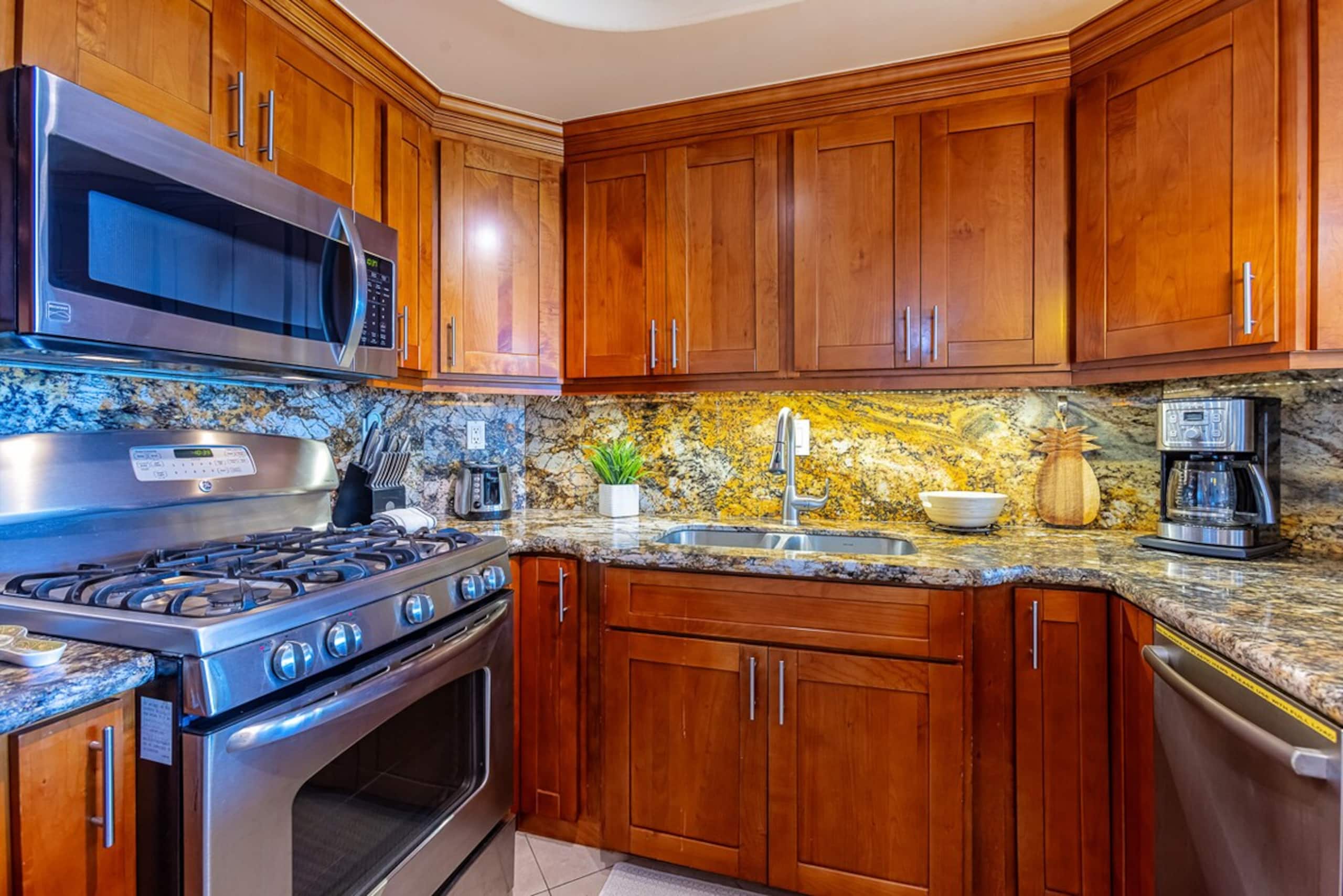 Beachfront 1BR Kihei condo w/ pool and lanai - Photo 12
