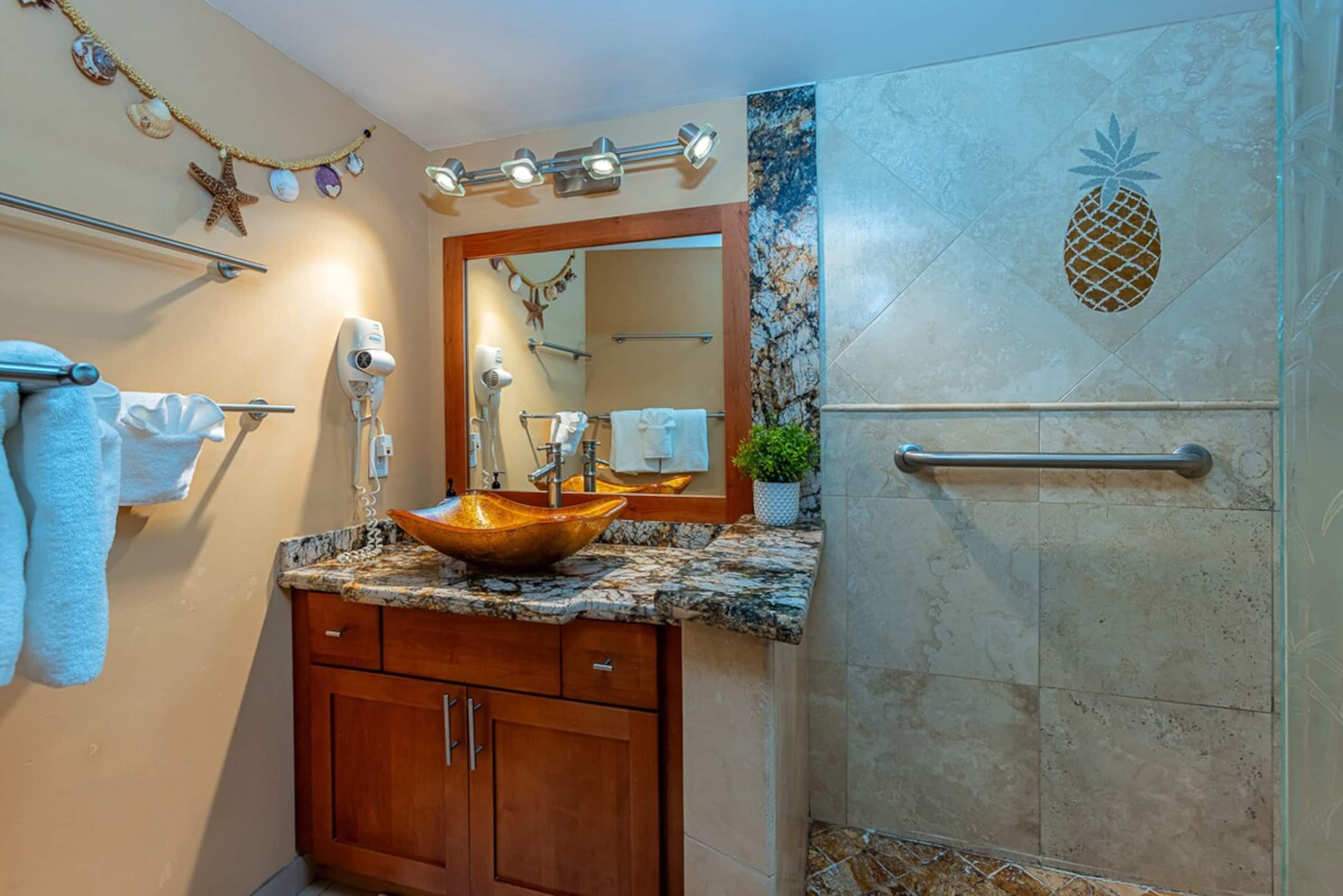 Beachfront 1BR Kihei condo w/ pool and lanai - Photo 18