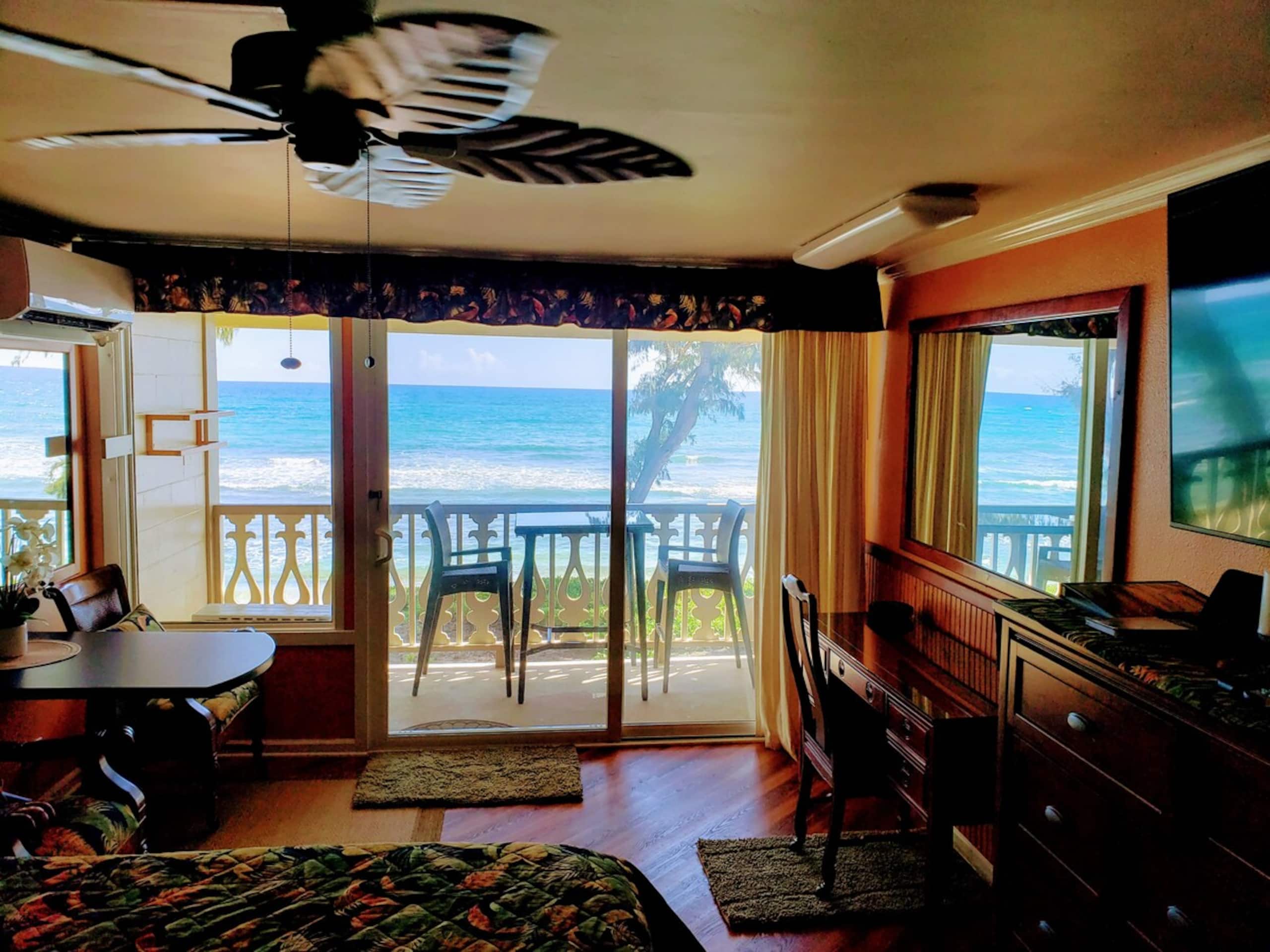 Kauai Direct Oceanfront Top Floor Condo 324 - Photo 4