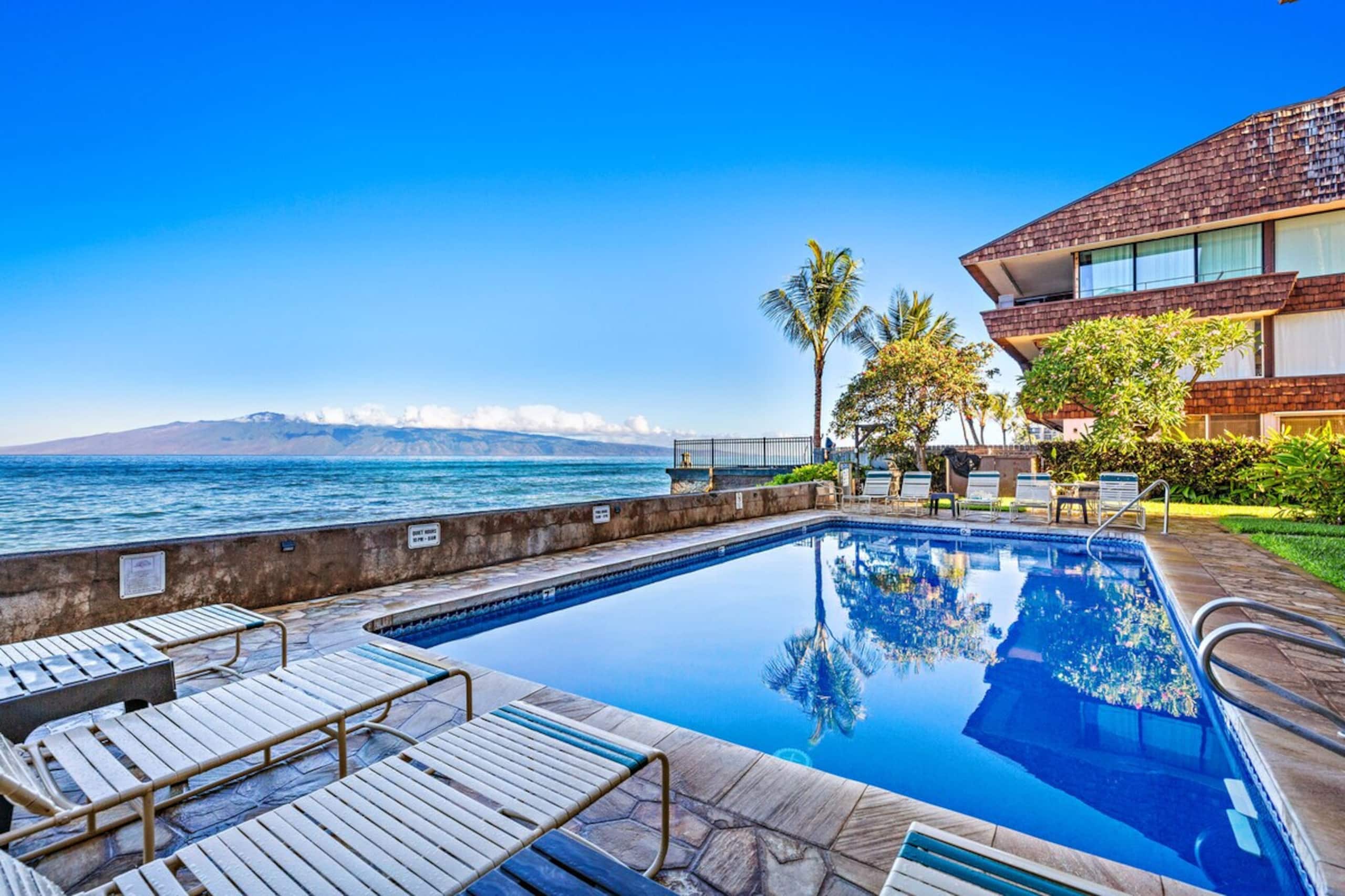 Expansive ocean view condo with large windows - Photo 21