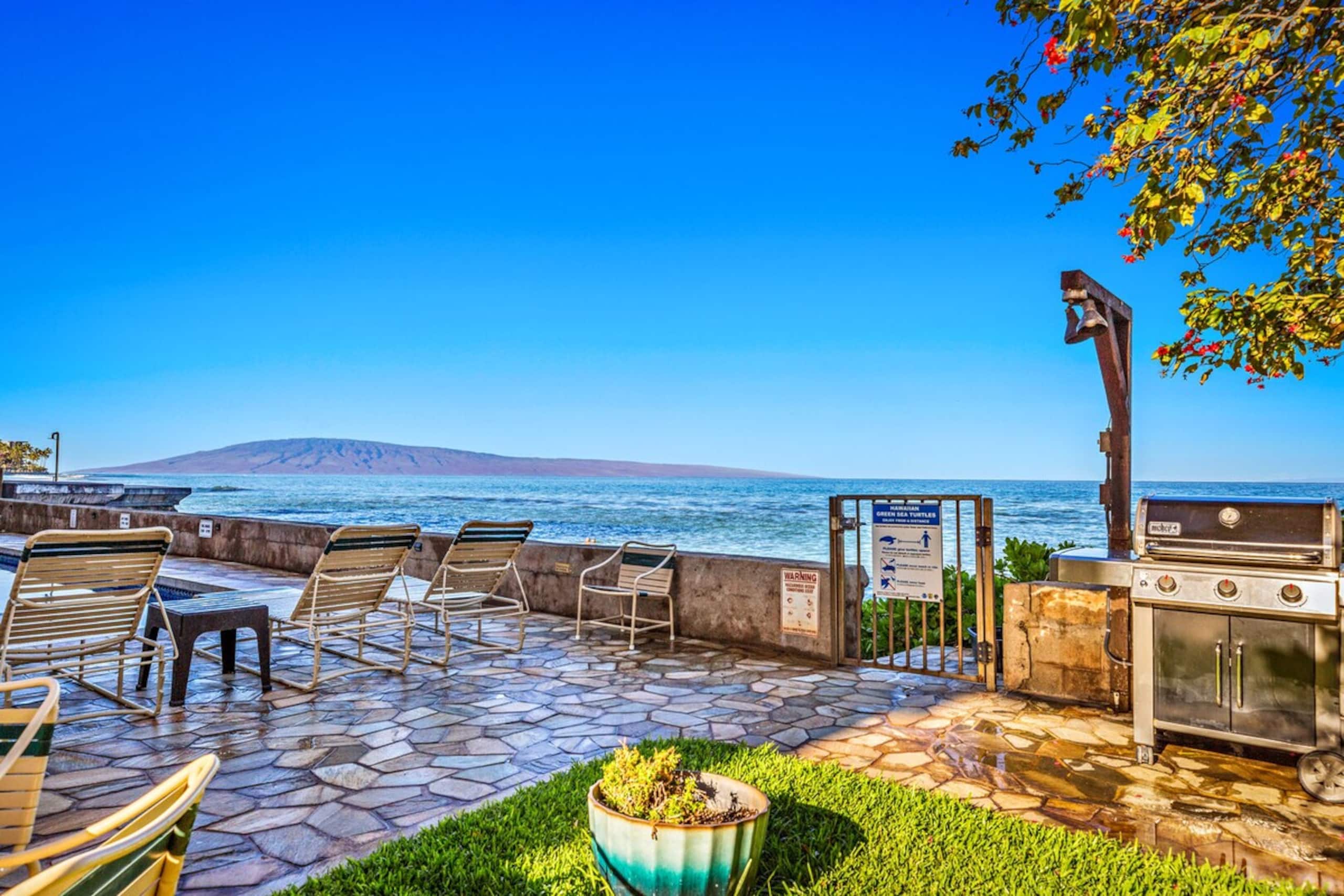 Expansive ocean view condo with large windows - Photo 23