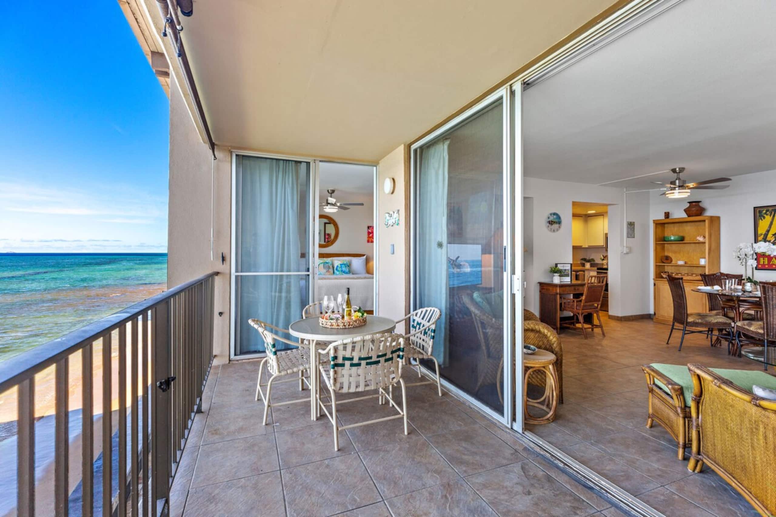 Expansive ocean view condo with large windows - Photo 15