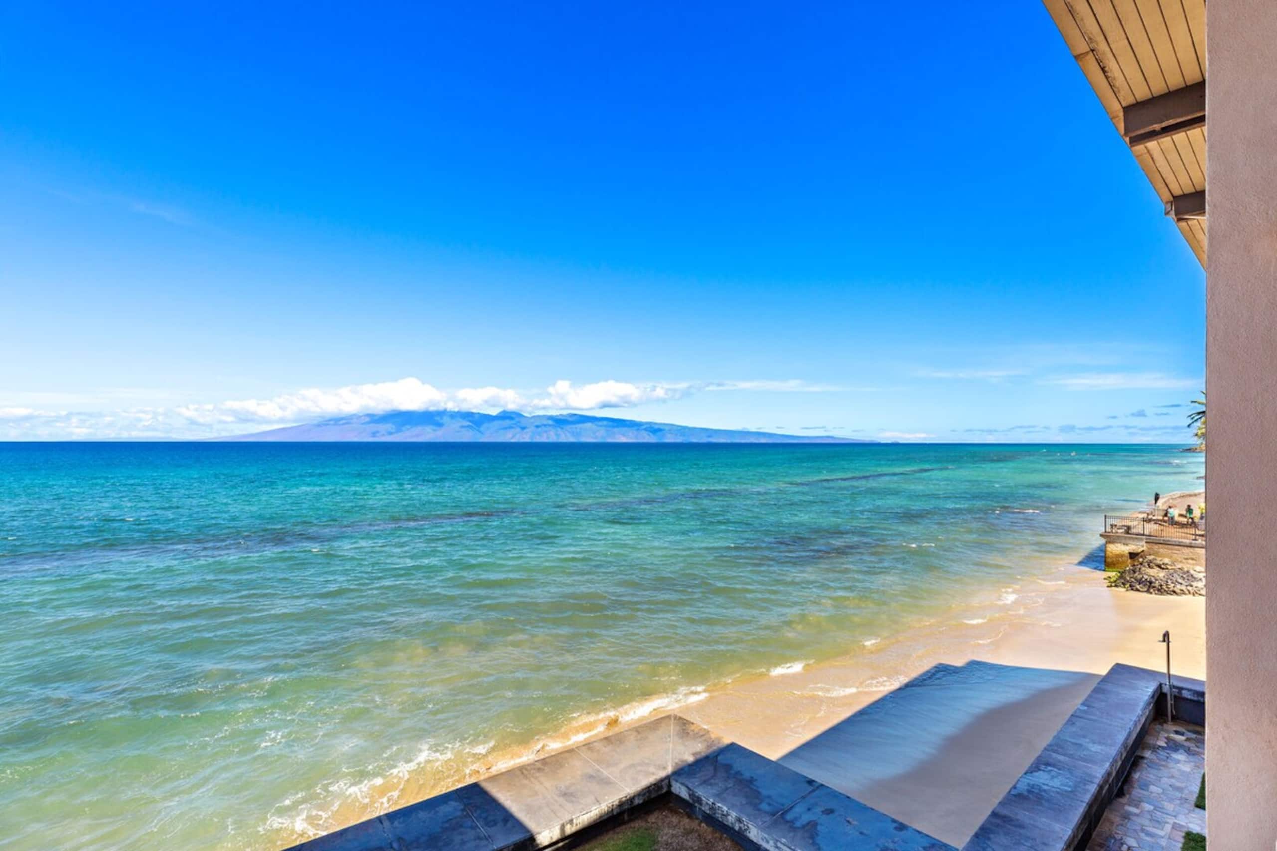 Expansive ocean view condo with large windows - Photo 27