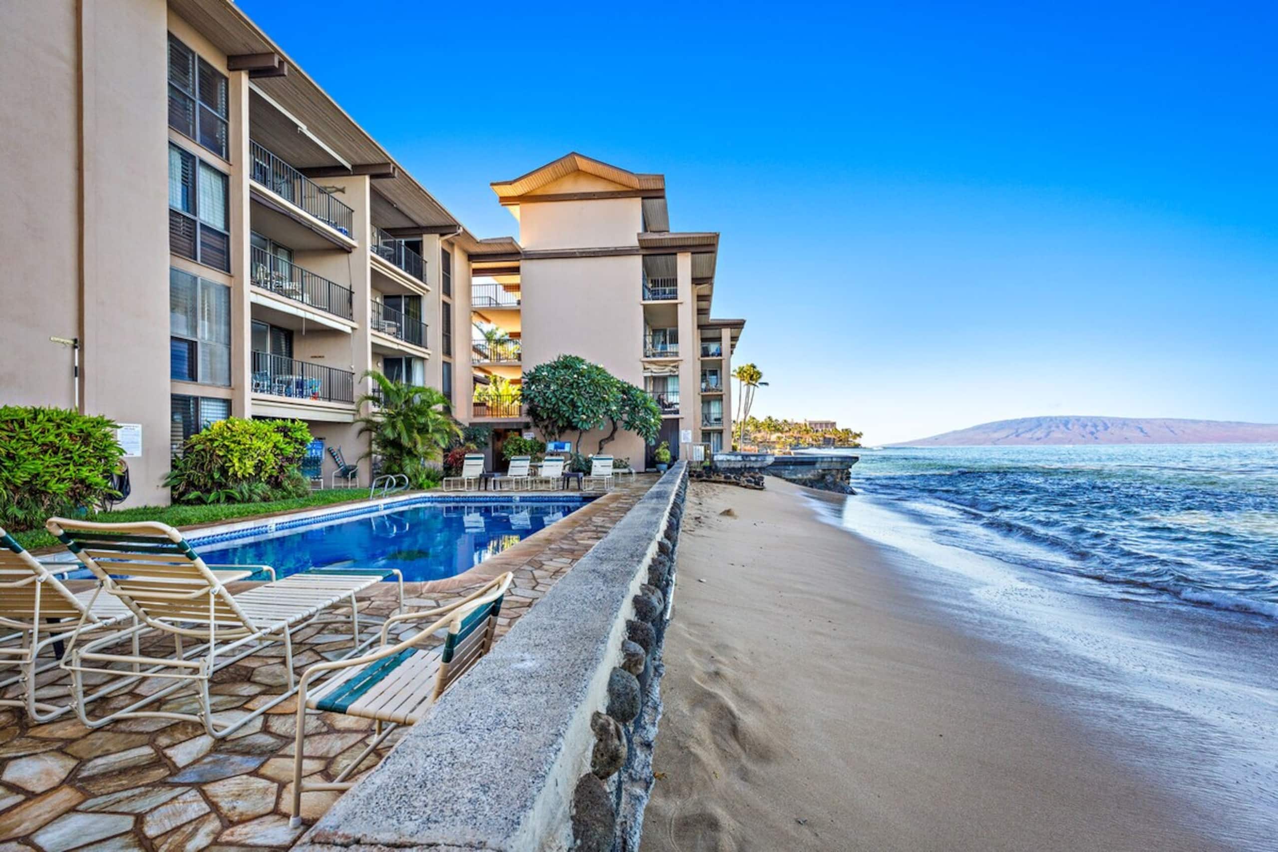 Expansive ocean view condo with large windows - Photo 28