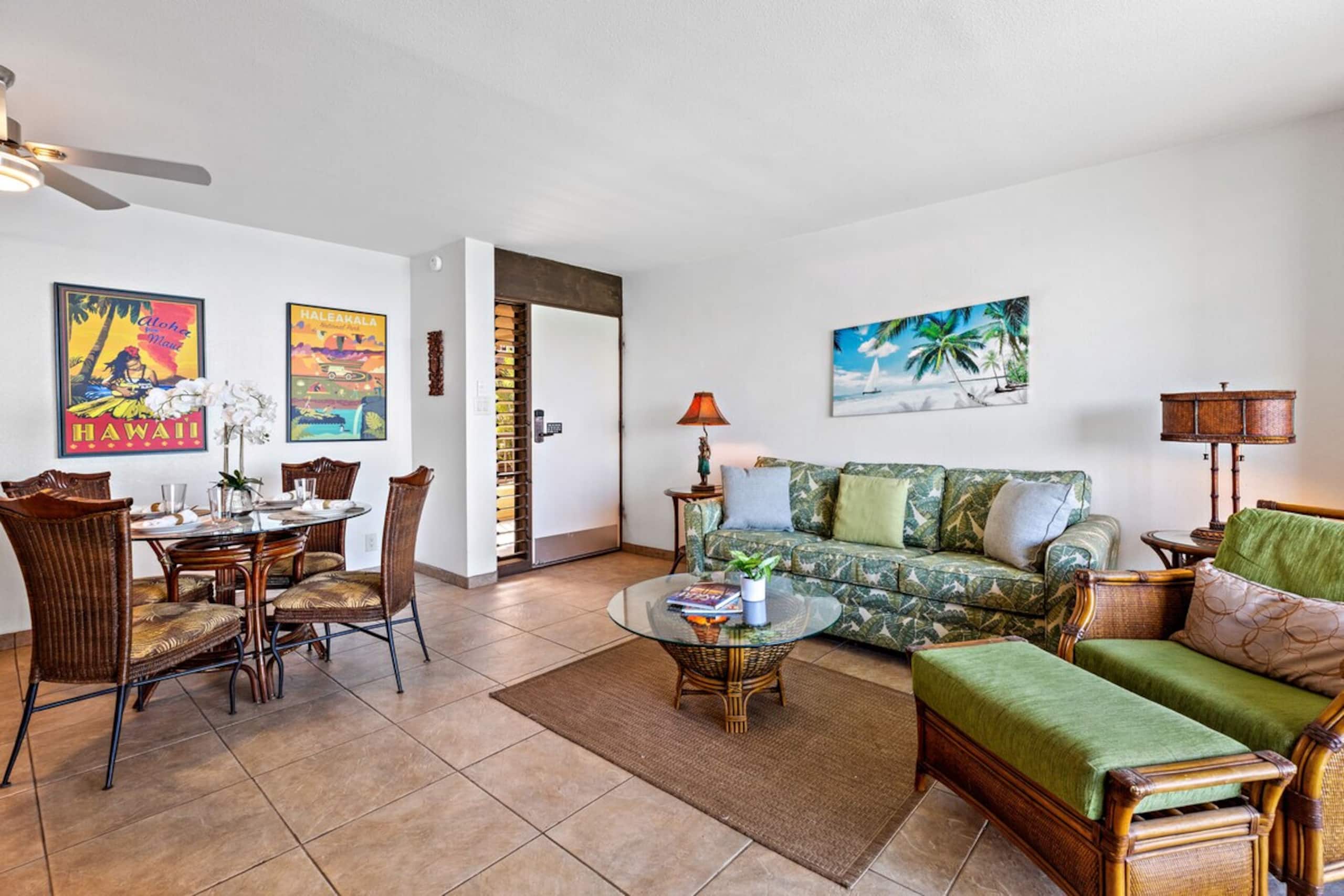 Expansive ocean view condo with large windows - Photo 2