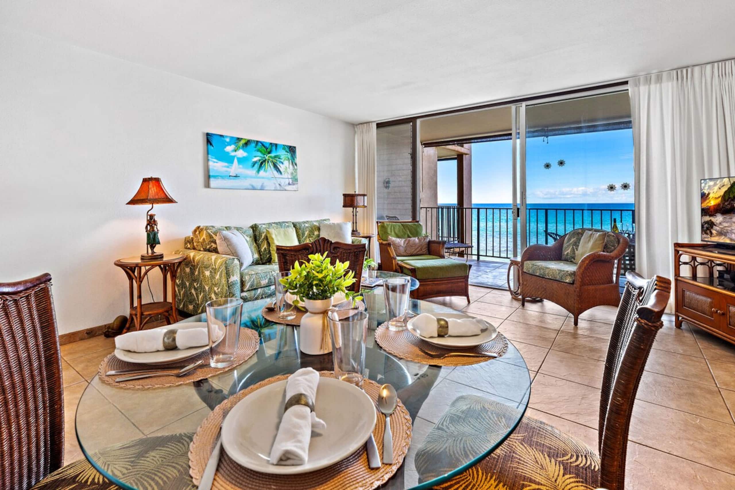 Expansive ocean view condo with large windows - Photo 8