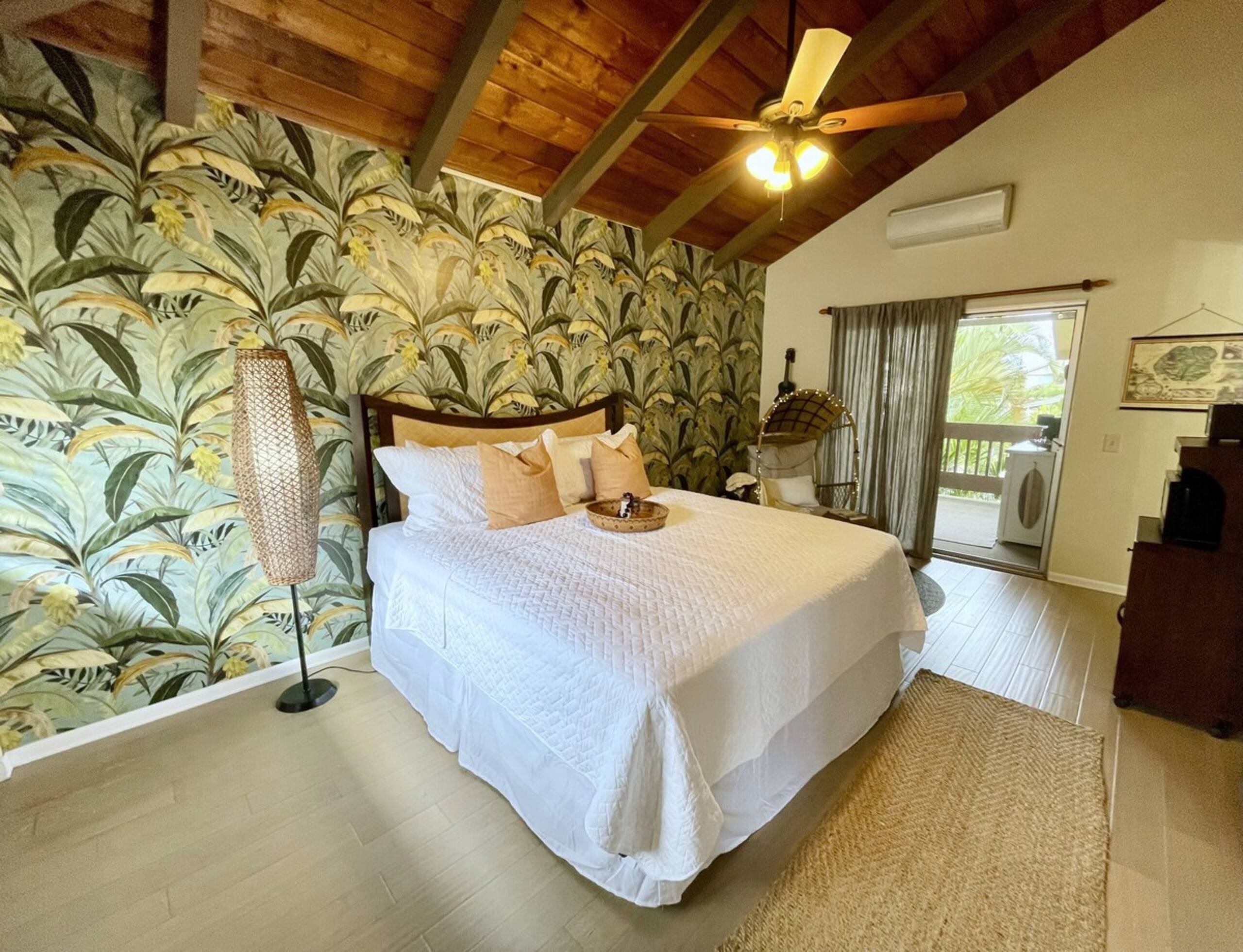 North Shore Studio with Spacious Patio and A/C - Photo 13