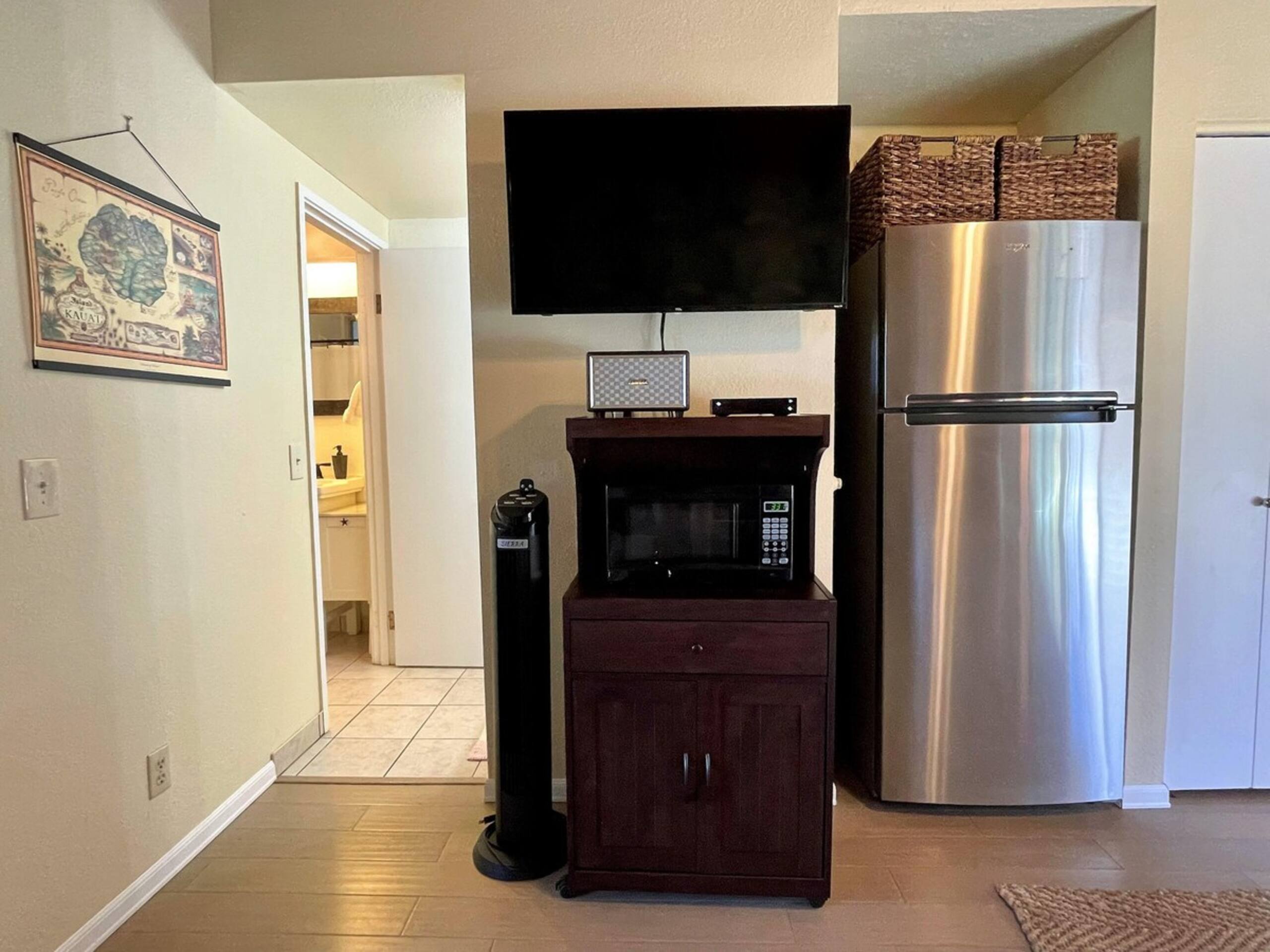 North Shore Studio with Spacious Patio and A/C - Photo 6