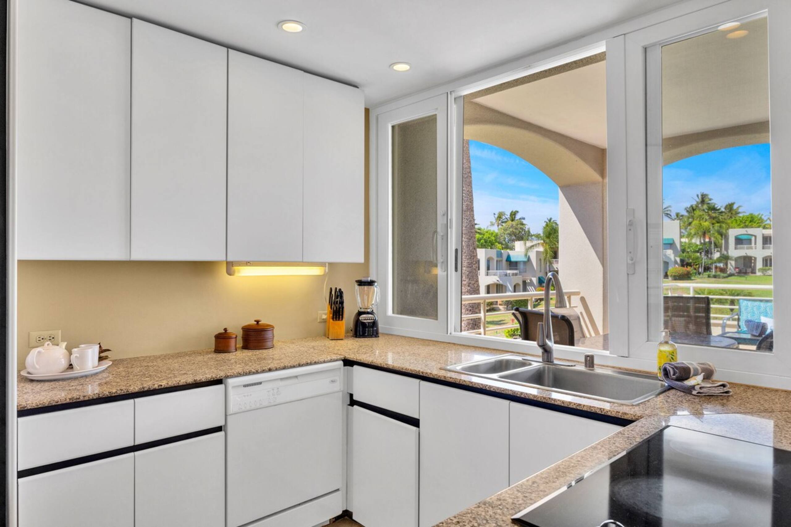 Wailea Ocean View Condo, Pool + Sunset Lanai - Photo 12