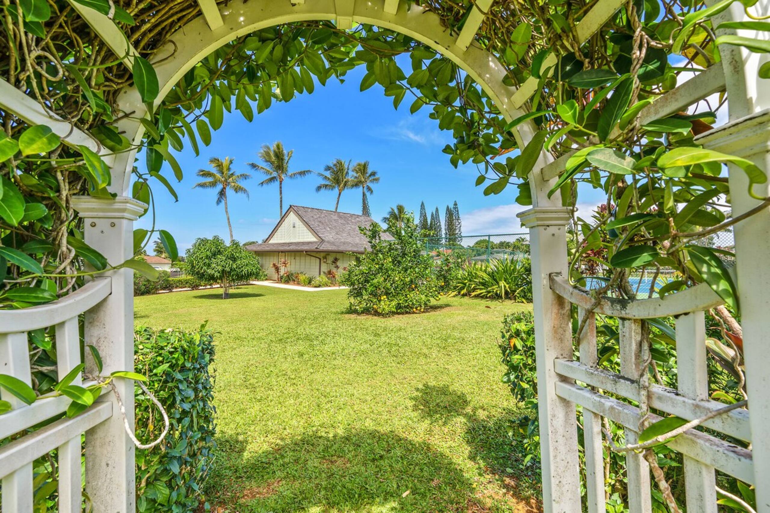 4Br Princeville Home, AC, Pool, Tennis, Beach Toys - Photo 43