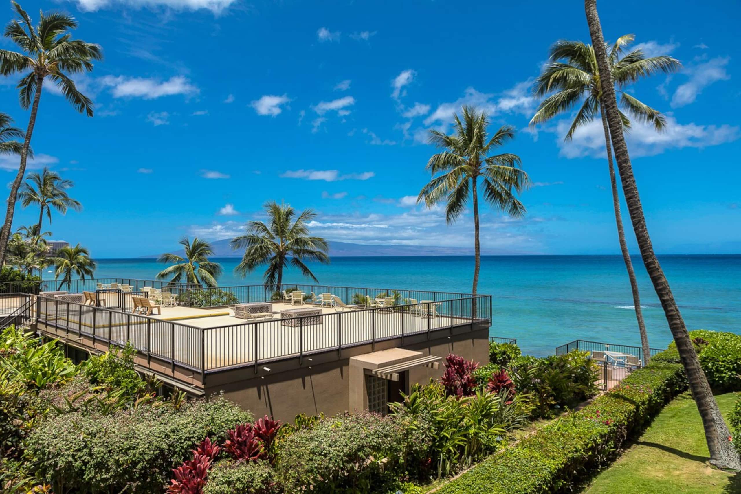 Oceanfront condo w/ whale watching views - Photo 42