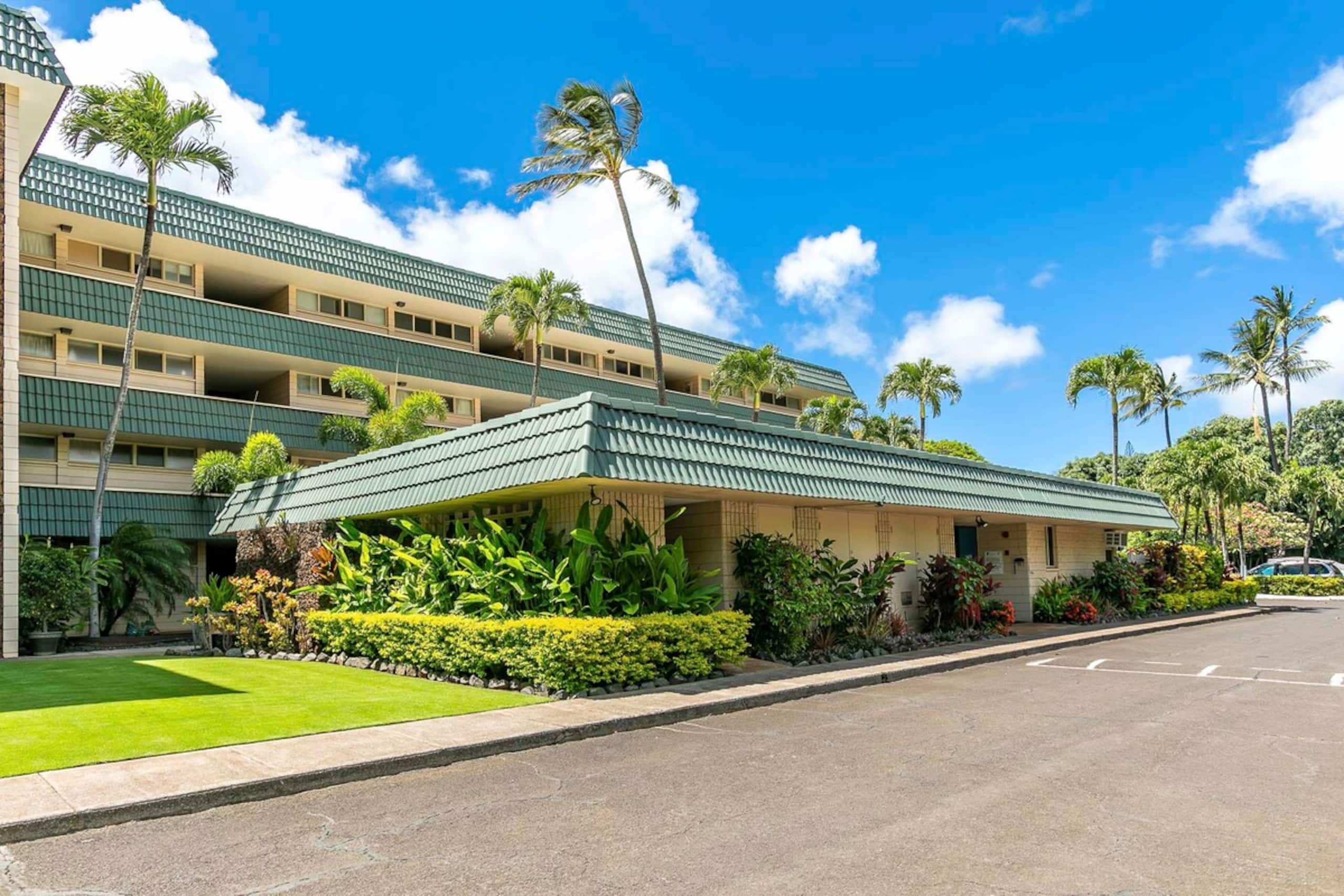 Oceanfront condo w/ lanai and sunset views - Photo 42