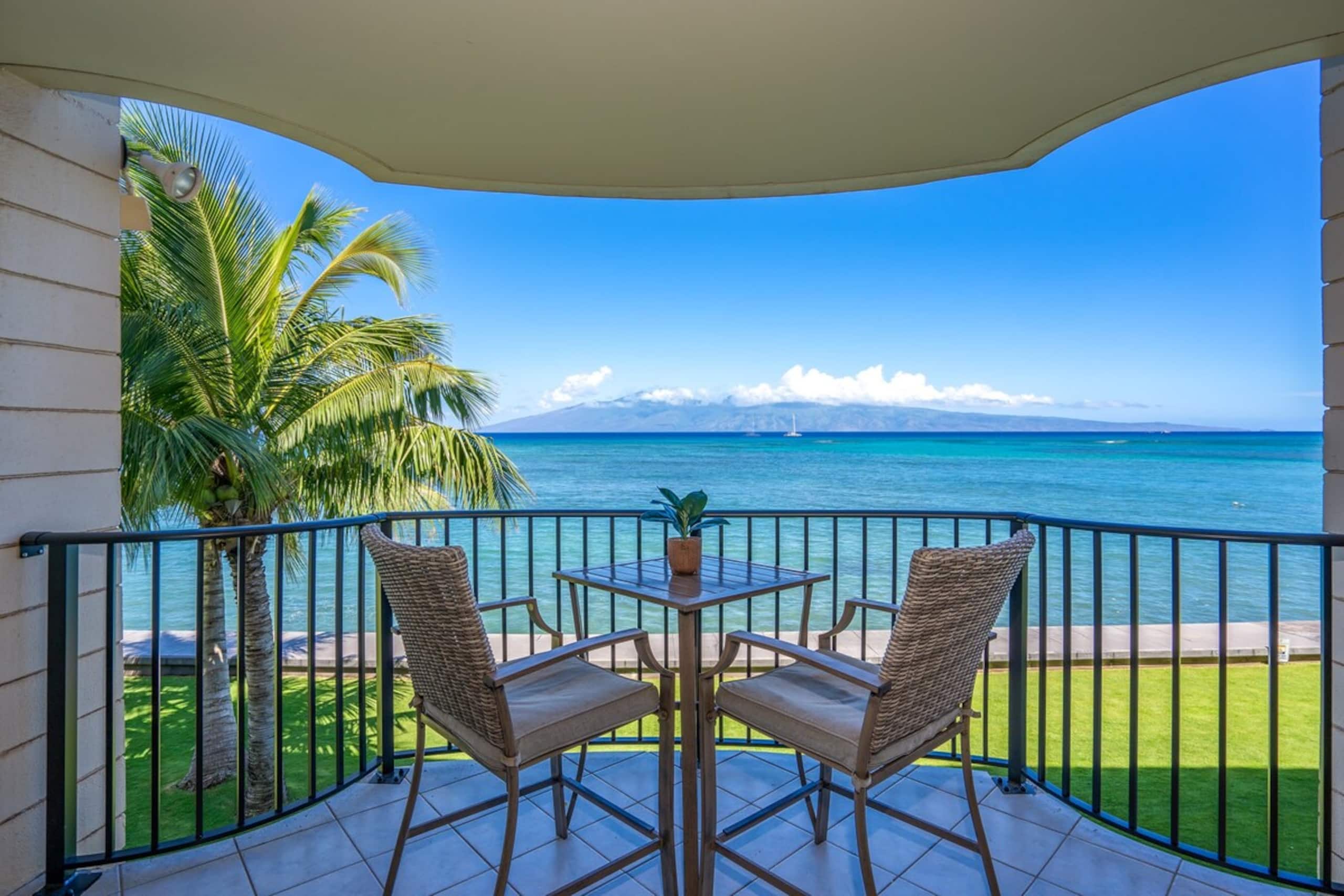 Oceanfront condo w/ lanai and sunset views - Photo 6