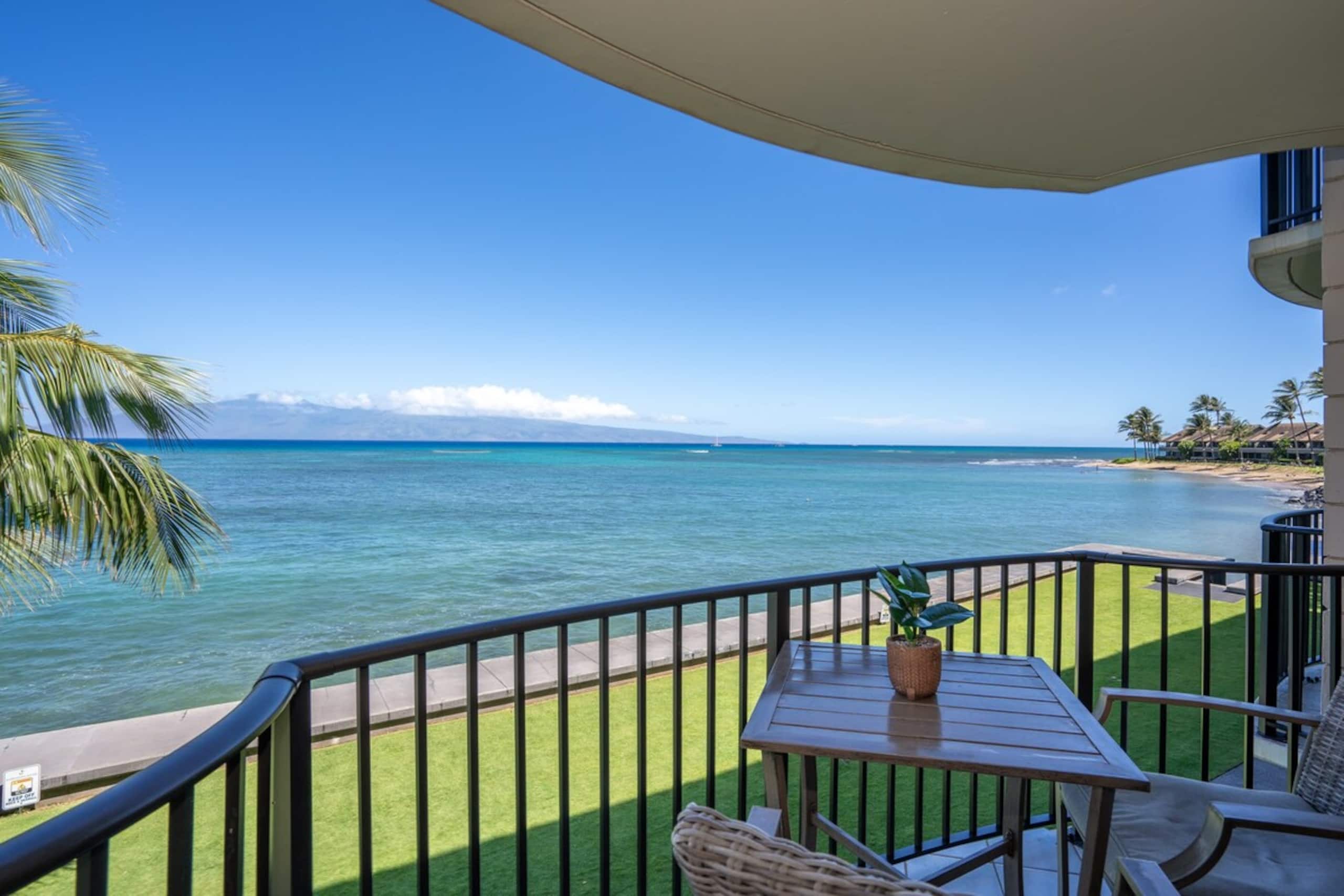 Oceanfront condo w/ lanai and sunset views - Photo 16