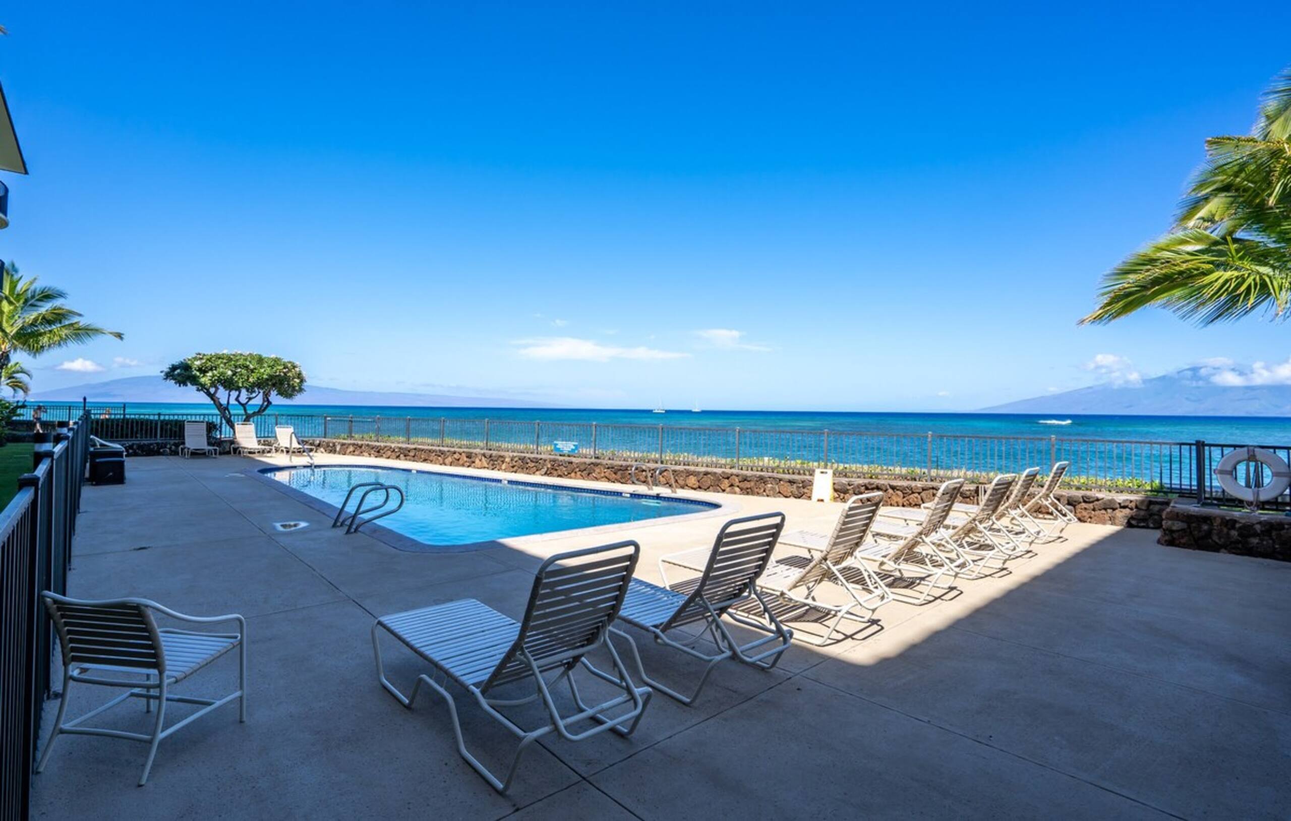 Oceanfront condo w/ lanai and sunset views - Photo 43