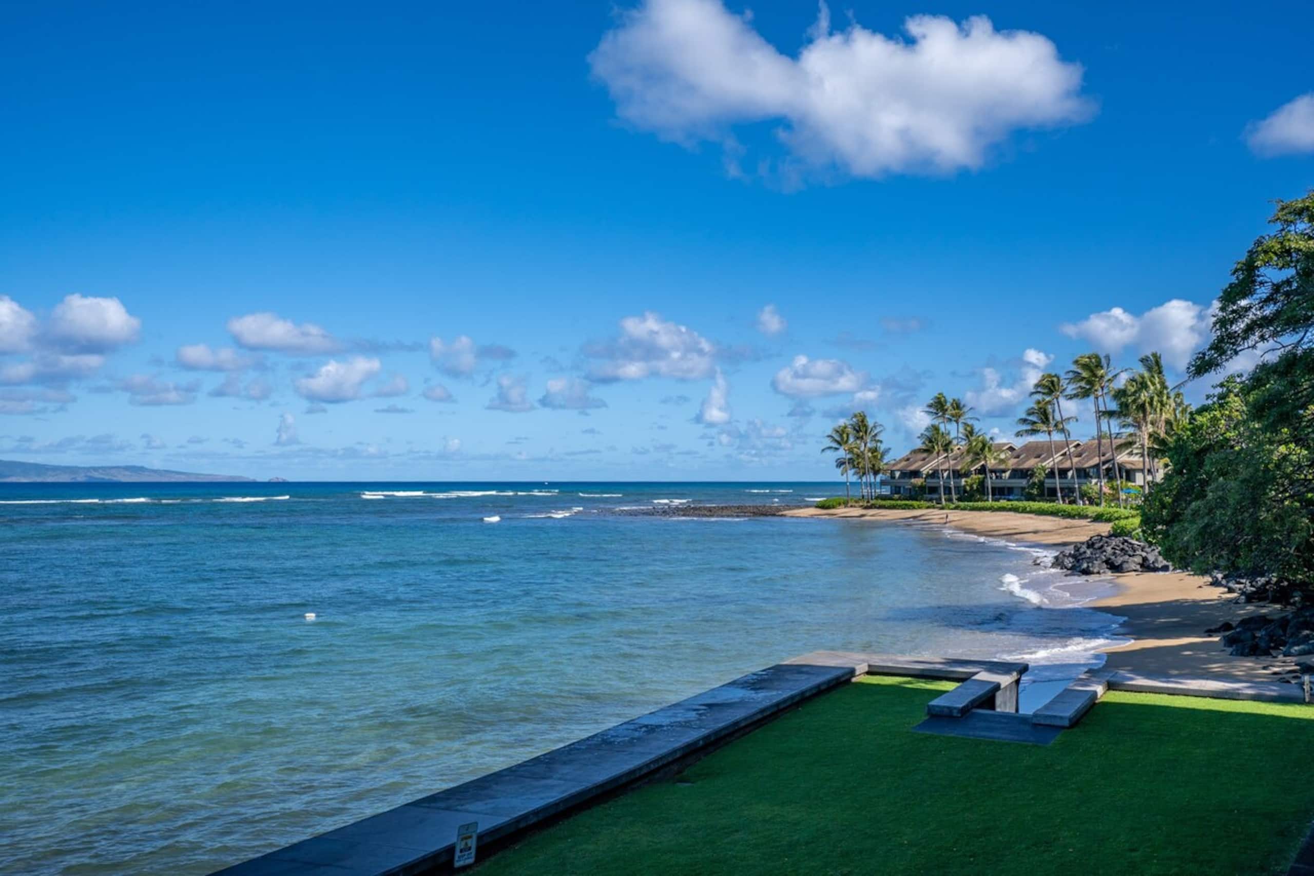 Oceanfront condo w/ lanai and sunset views - Photo 37