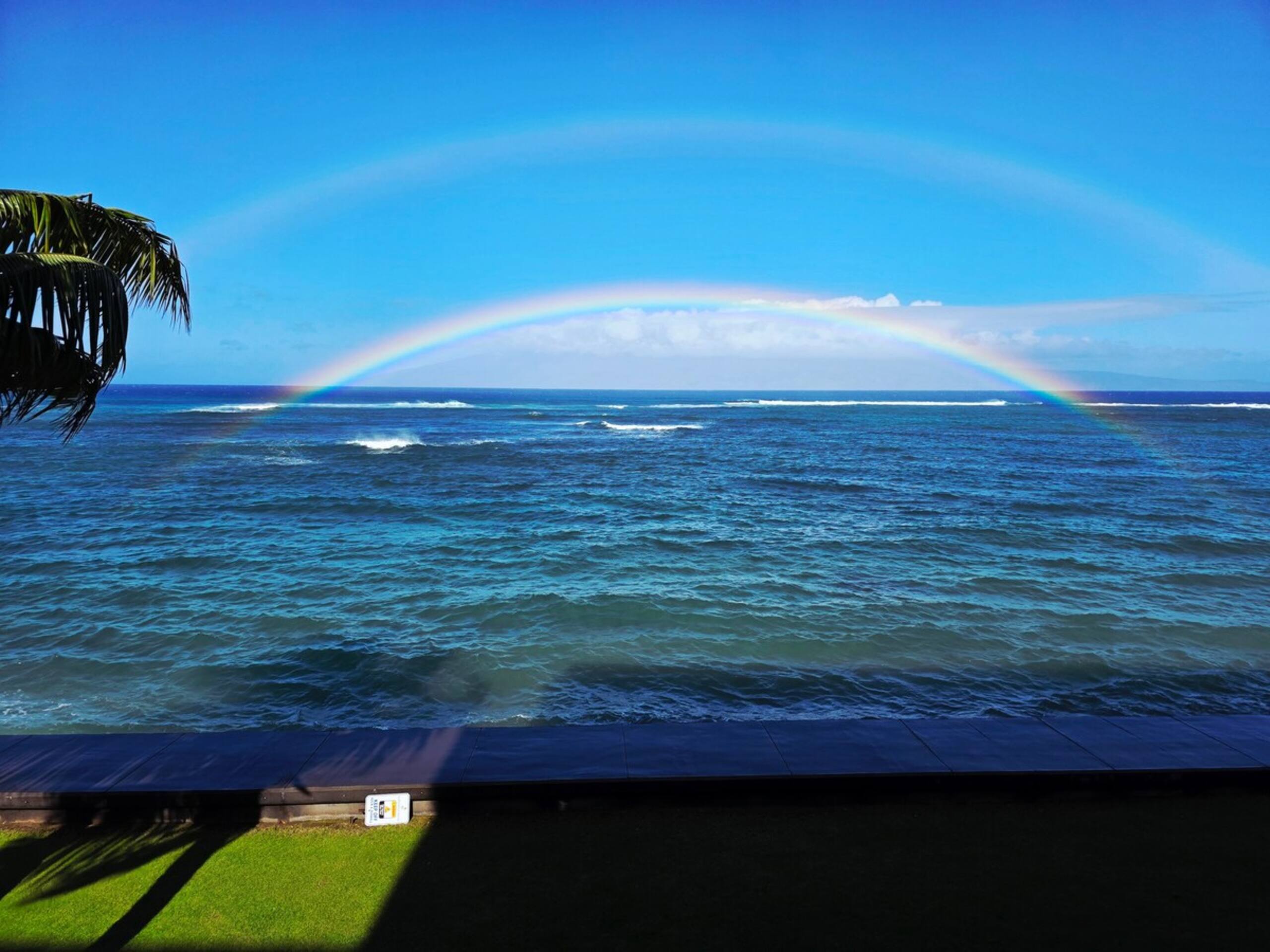 Oceanfront condo w/ lanai and sunset views - Photo 4