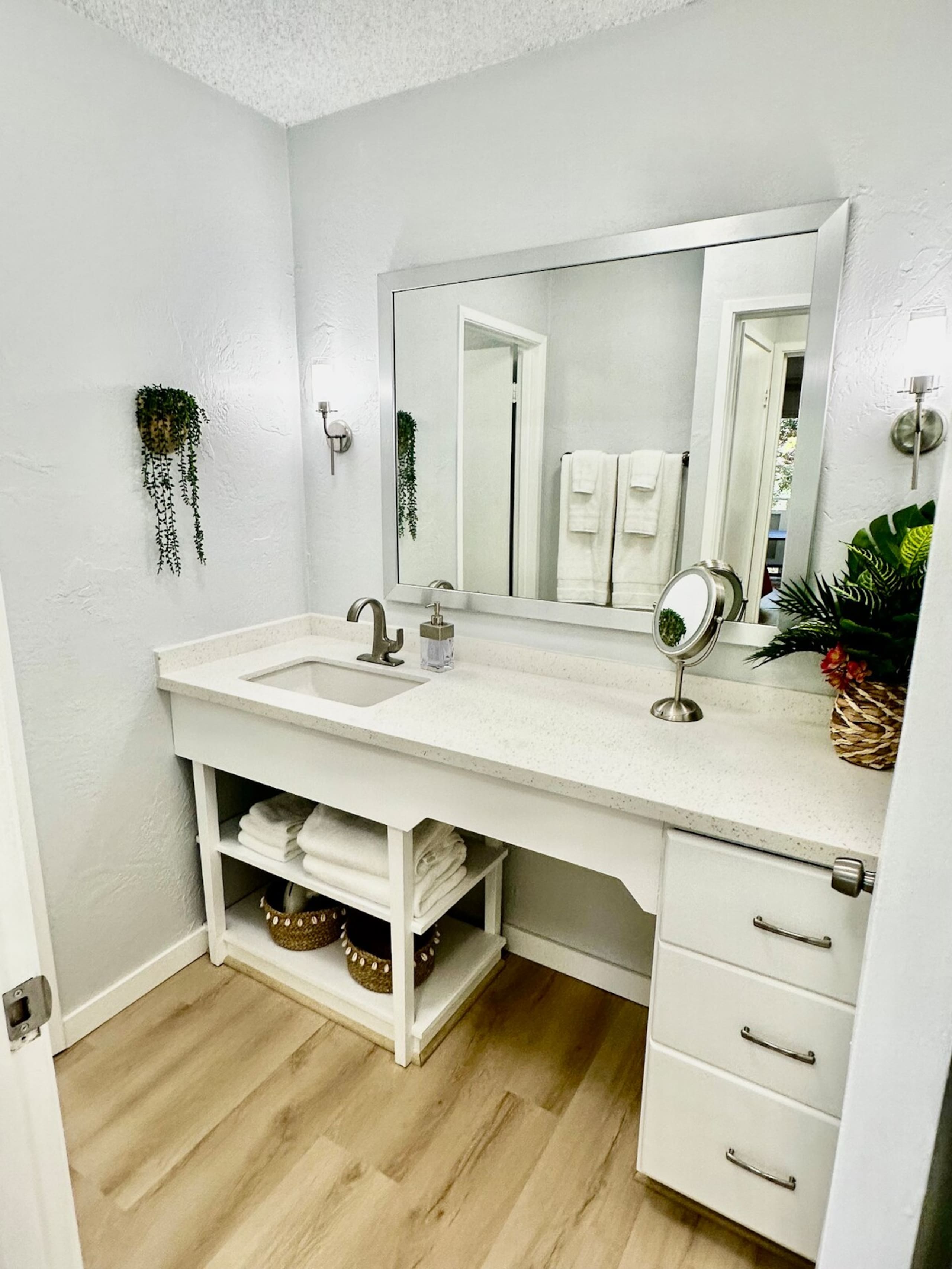 Luxury Oceanview Condo in Kapa'a- FULLY remodeled - Photo 44