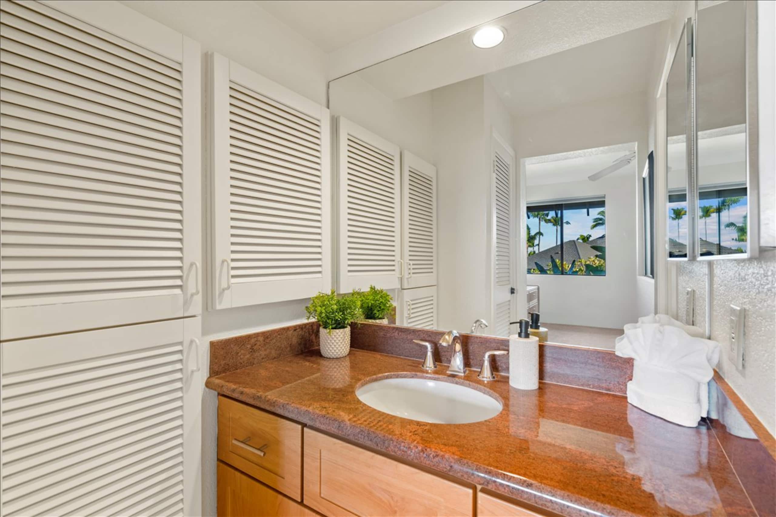 Golf Course View 2BR. AC. Walk to Shops & Beaches - Photo 31