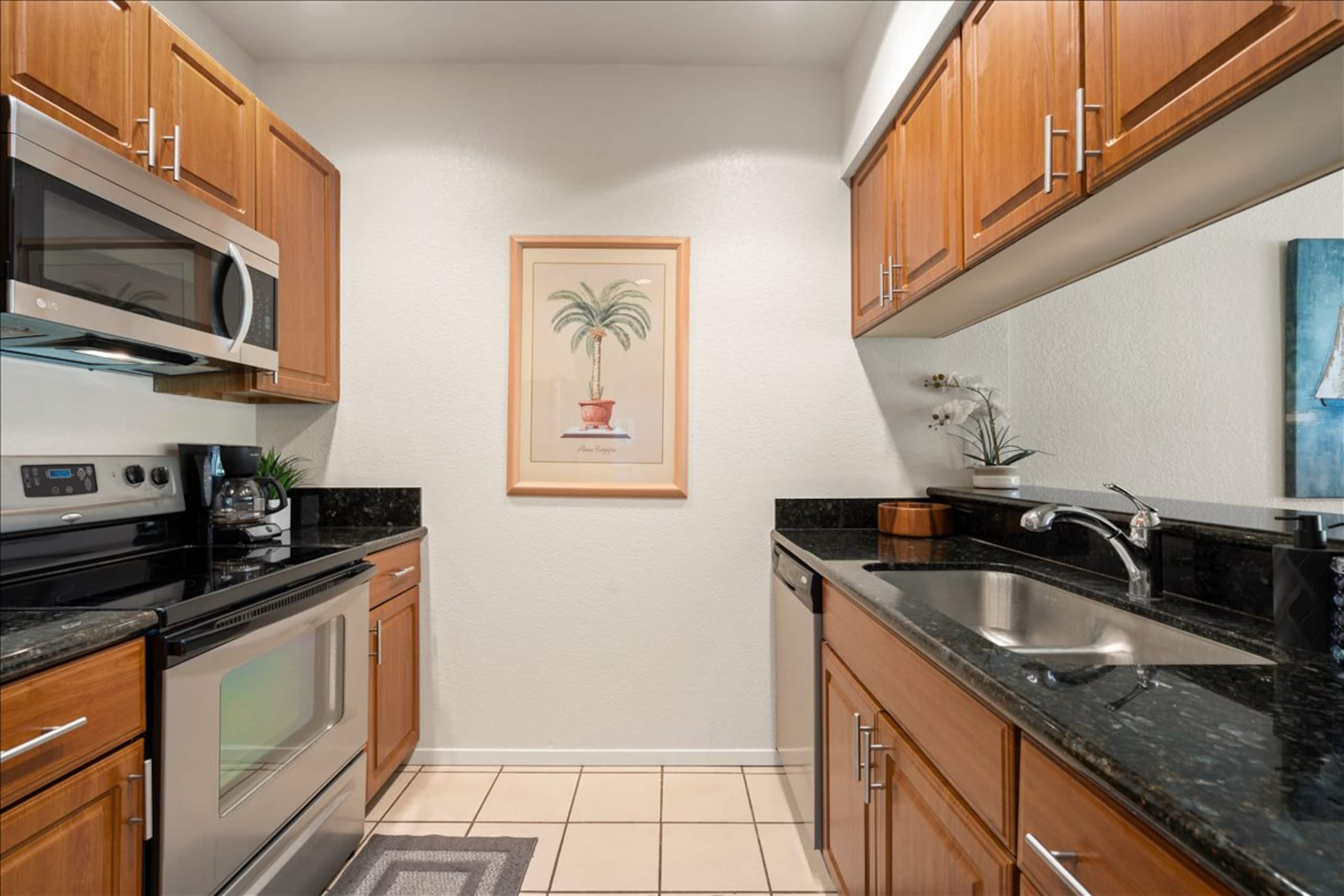 Golf Course View 2BR. AC. Walk to Shops & Beaches - Photo 20
