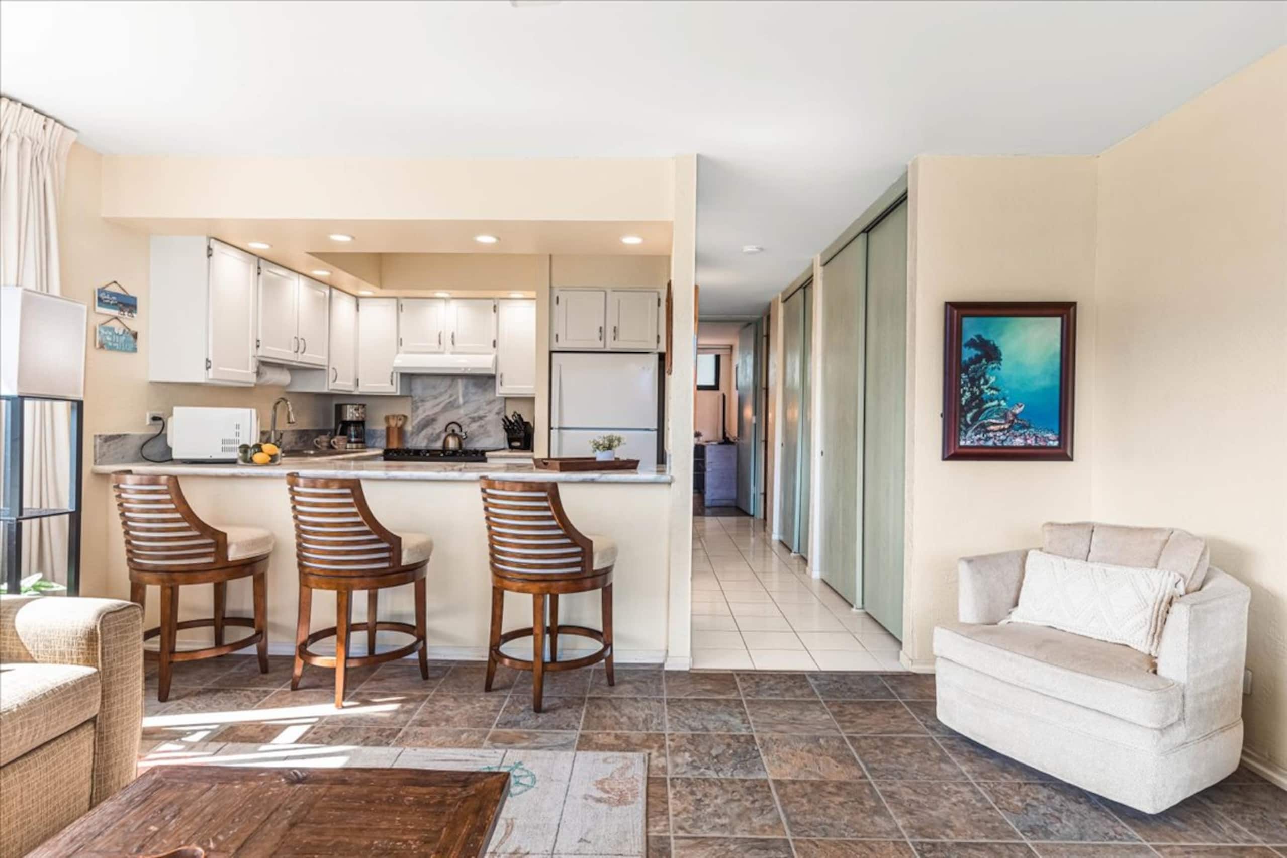 Modern ocean view corner unit with natural light - Photo 10