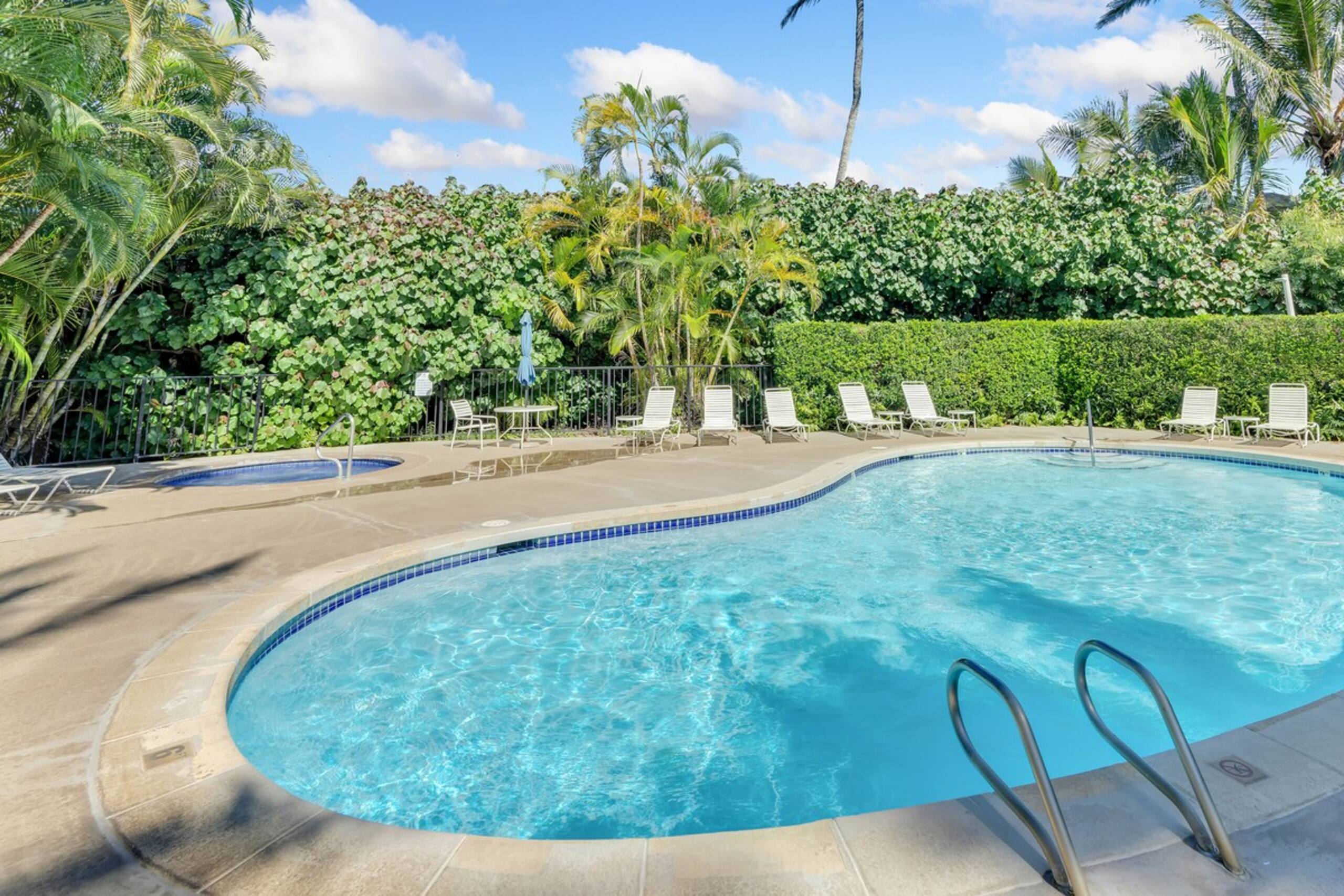 Fully Renovated Ocean Facing Condo Pool/AC/Hot Tub - Photo 36