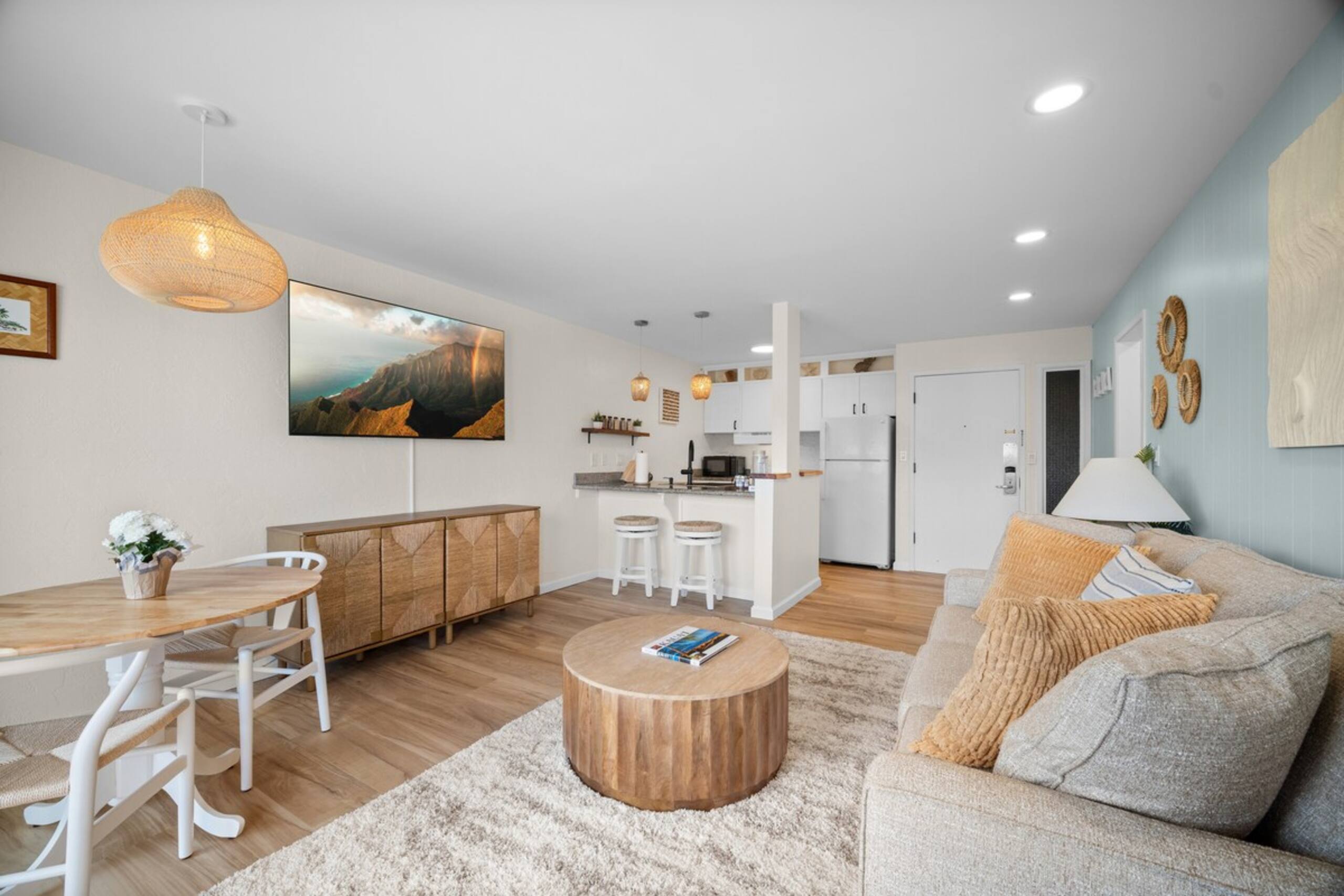 Fully Renovated Ocean Facing Condo Pool/AC/Hot Tub - Photo 5