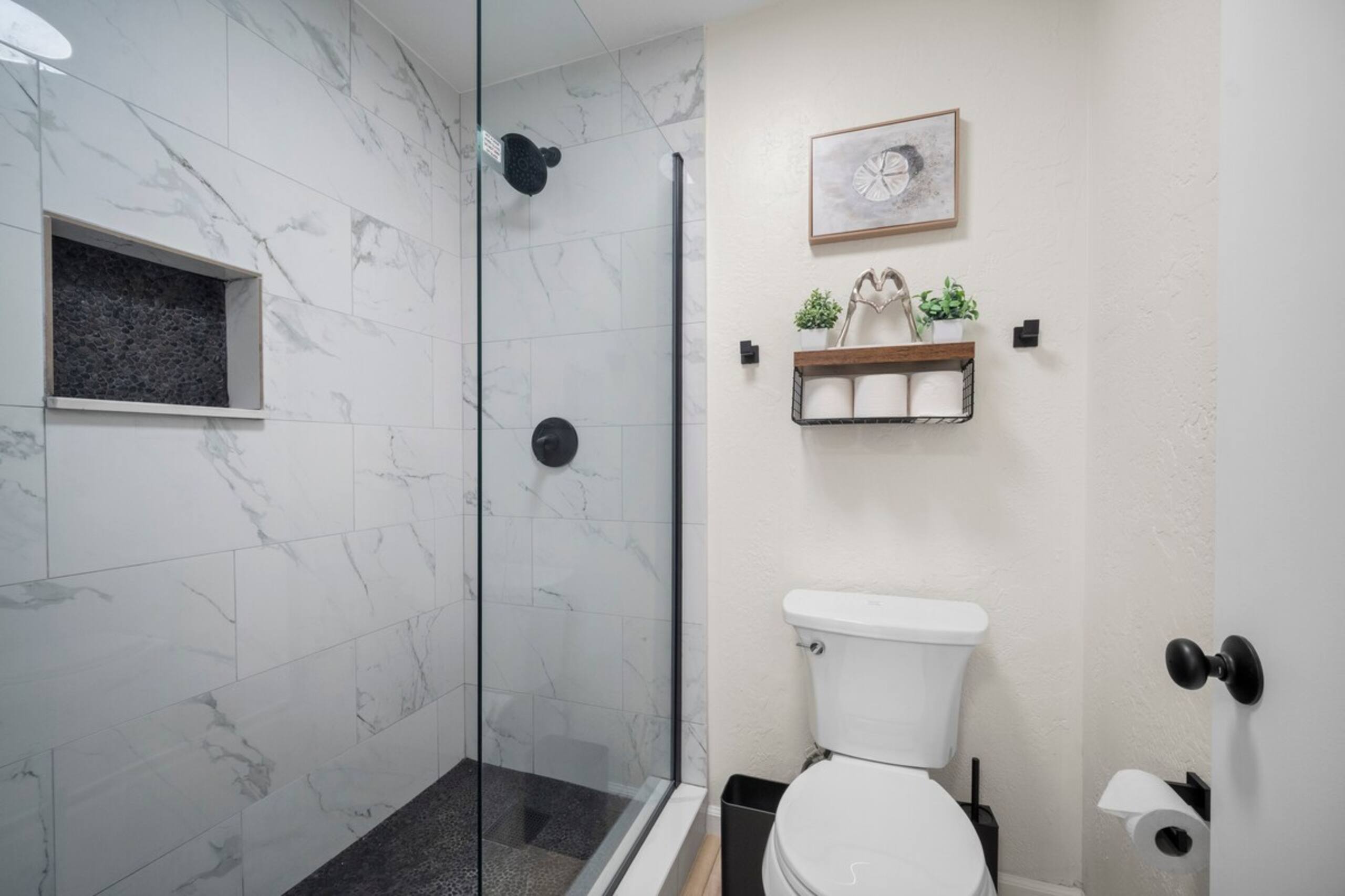 Fully Renovated Ocean Facing Condo Pool/AC/Hot Tub - Photo 27