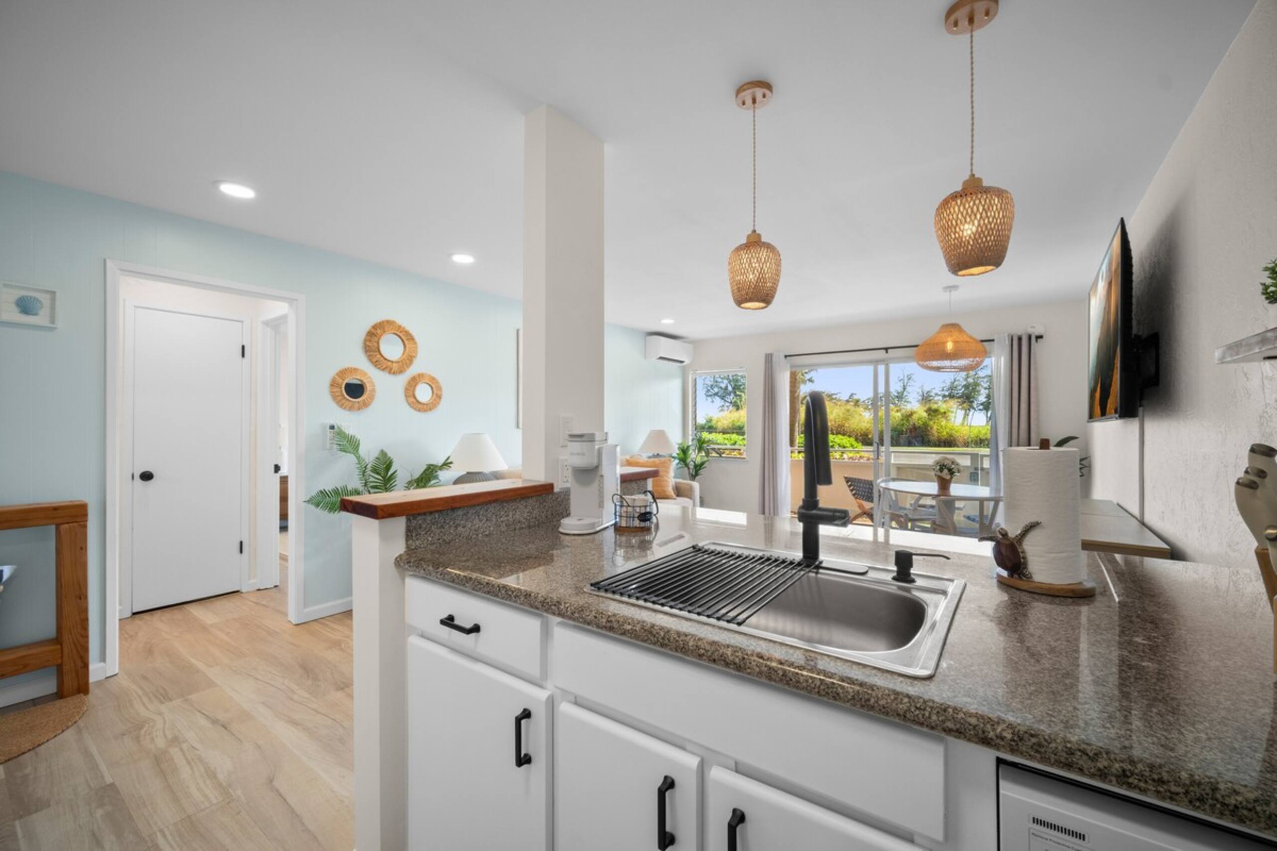 Fully Renovated Ocean Facing Condo Pool/AC/Hot Tub - Photo 21