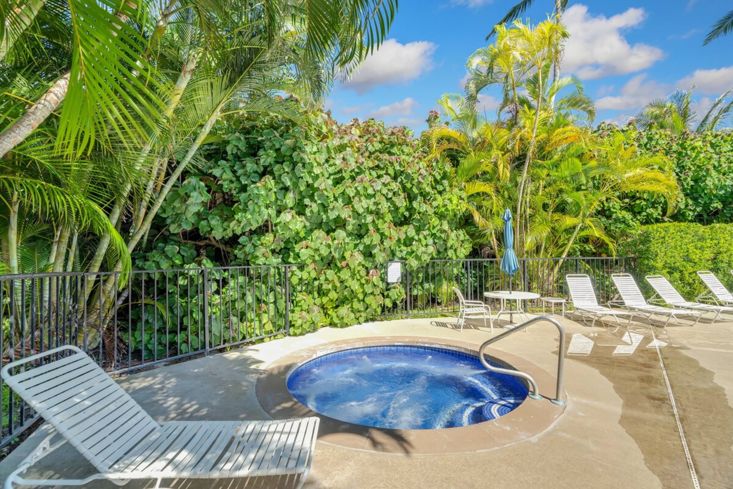 Fully Renovated Ocean Facing Condo Pool/AC/Hot Tub - Photo 37