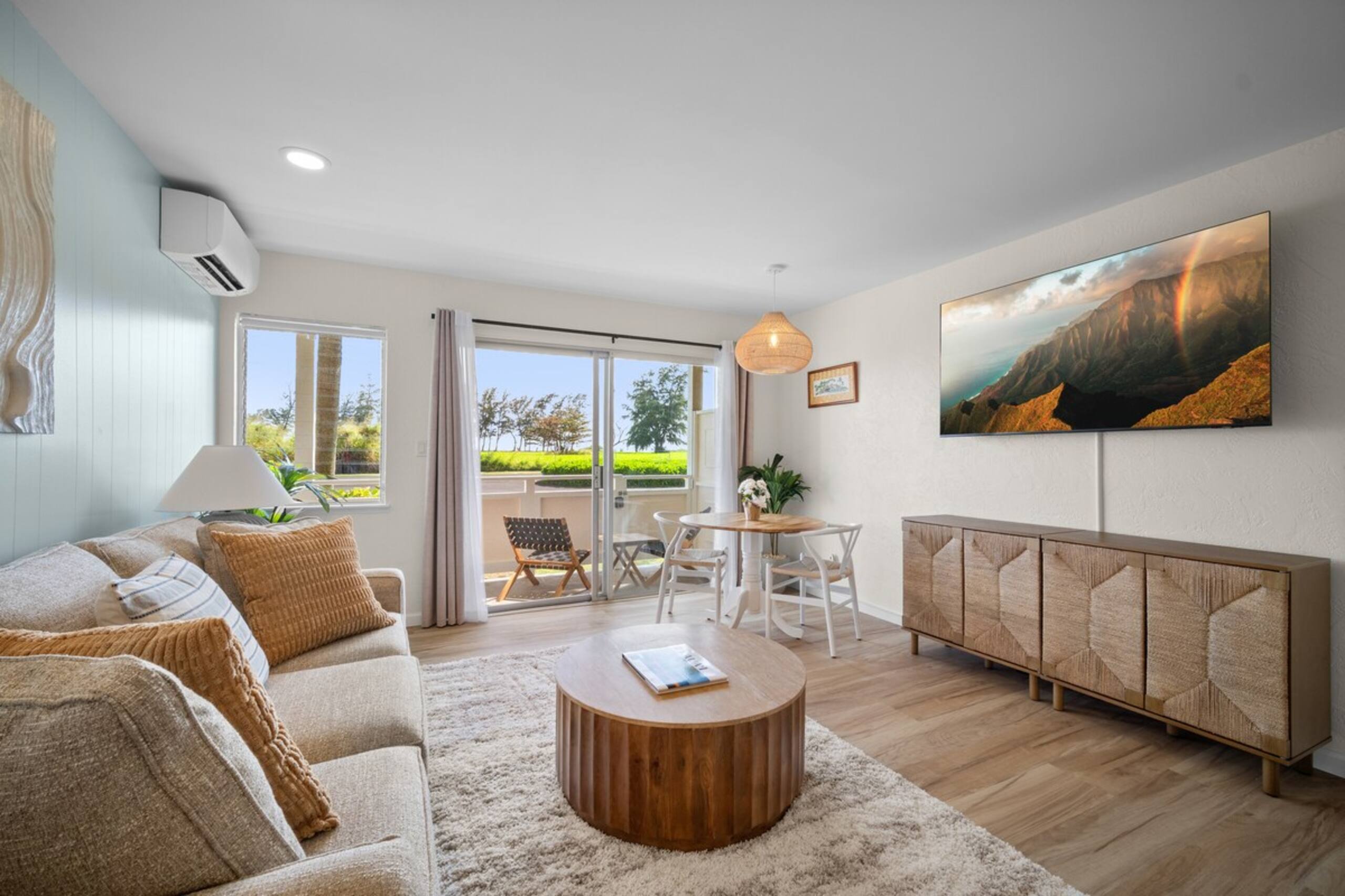 Fully Renovated Ocean Facing Condo Pool/AC/Hot Tub - Photo 2