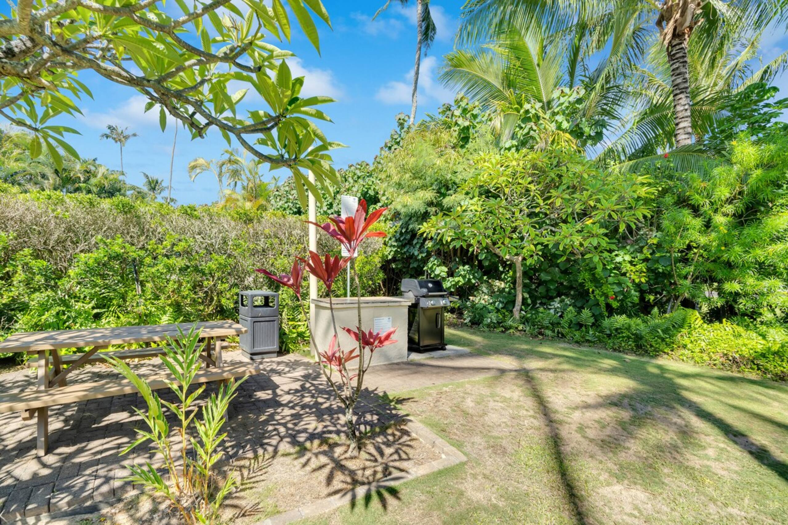 Fully Renovated Ocean Facing Condo Pool/AC/Hot Tub - Photo 38