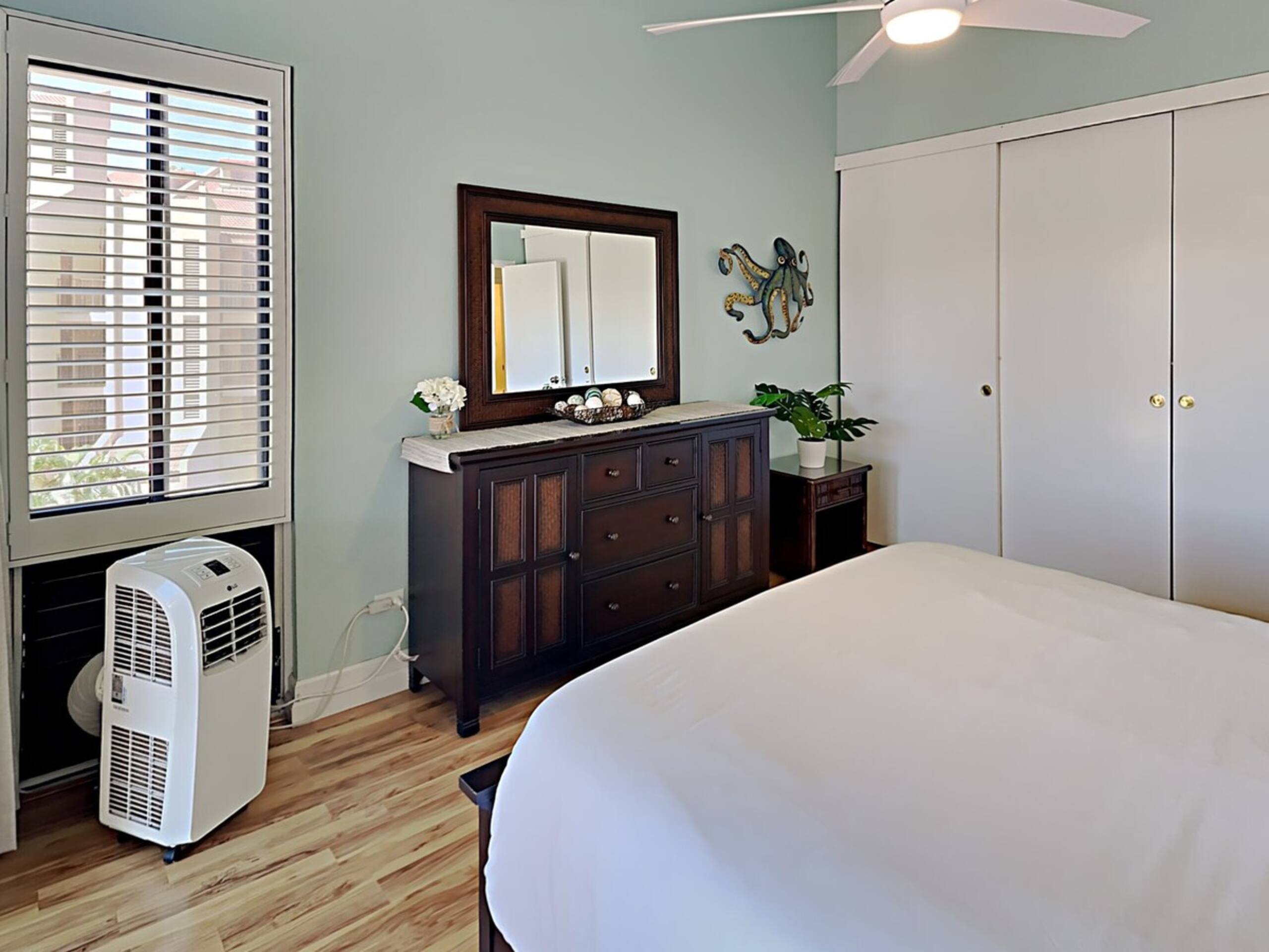 OCEANVIEWFULLY RENOVATEDREFINED ELEGANCE 2B/2B - Photo 20