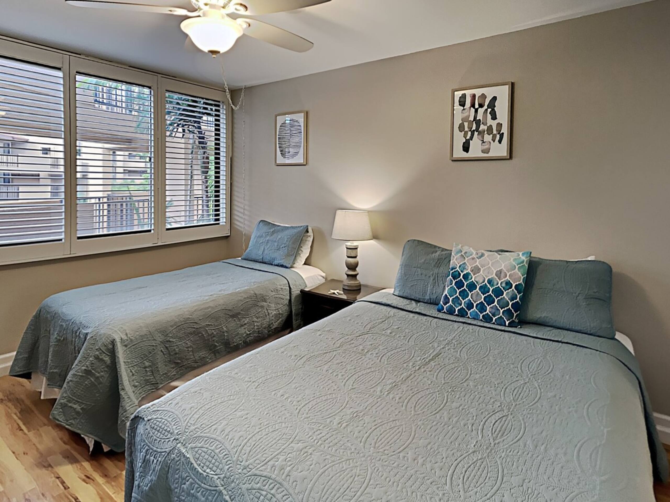 OCEANVIEWFULLY RENOVATEDREFINED ELEGANCE 2B/2B - Photo 2