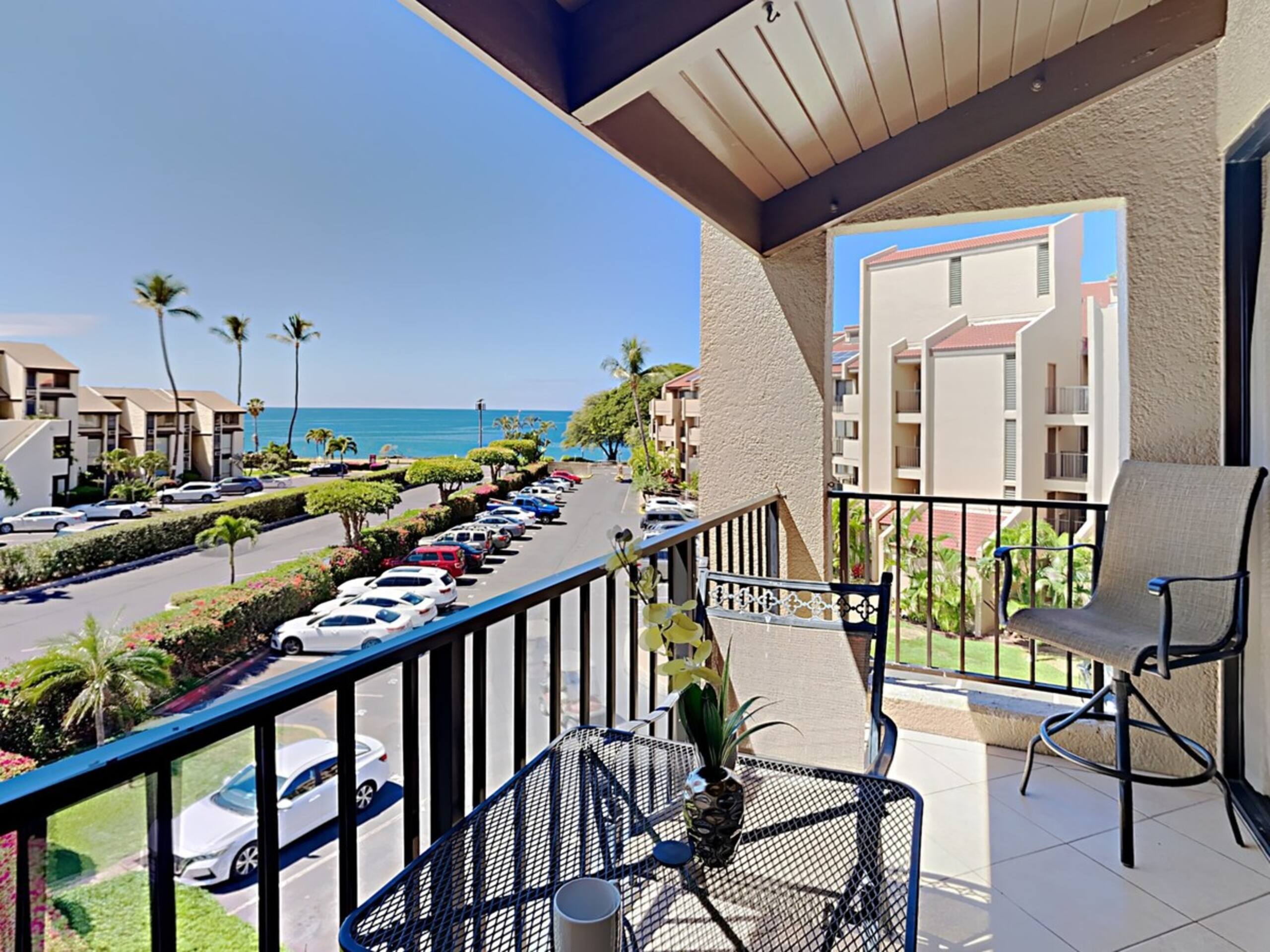OCEANVIEWFULLY RENOVATEDREFINED ELEGANCE 2B/2B - Photo 28