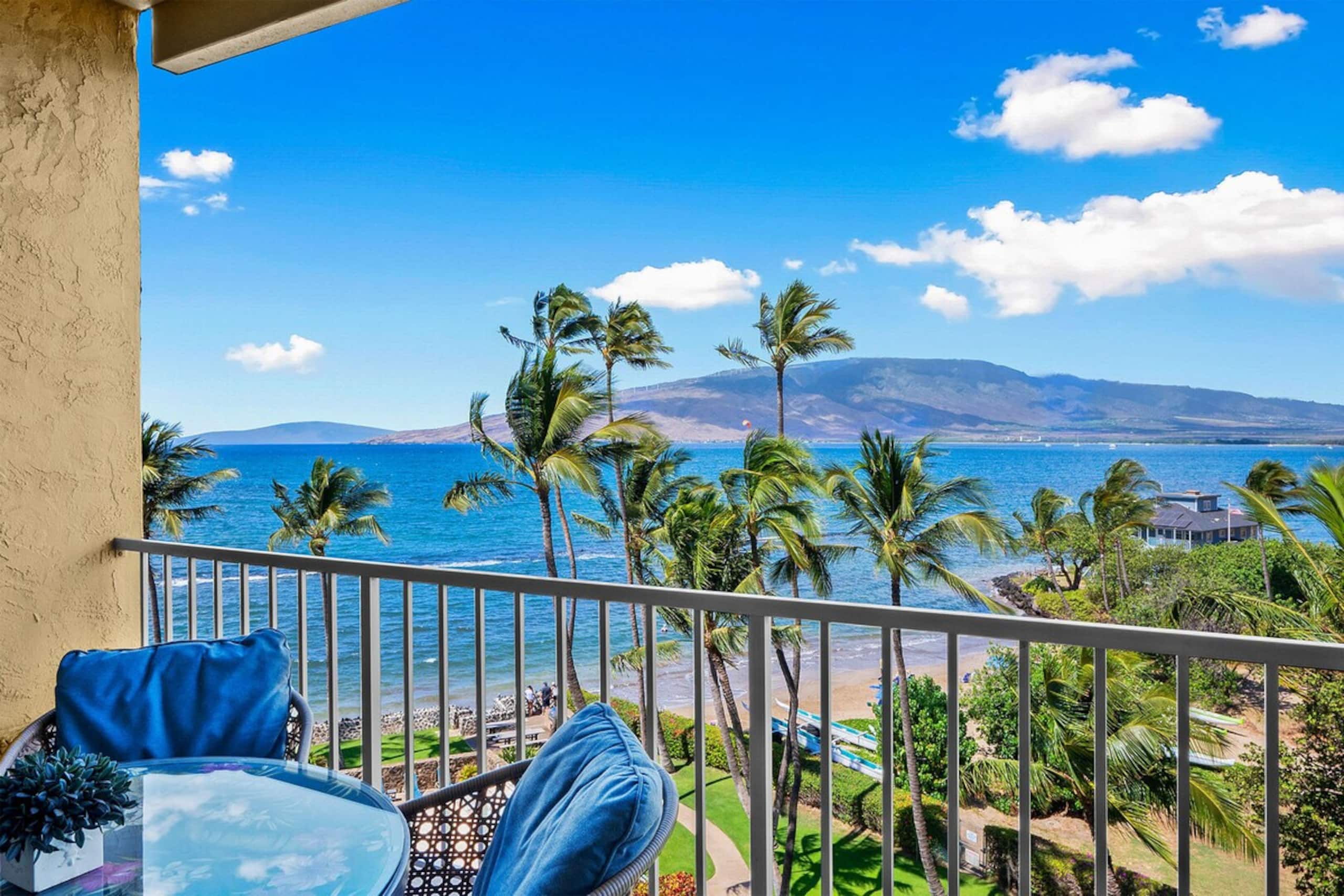 Menehune Shores 606 - Direct Ocean Front, Split AC - Photo 10