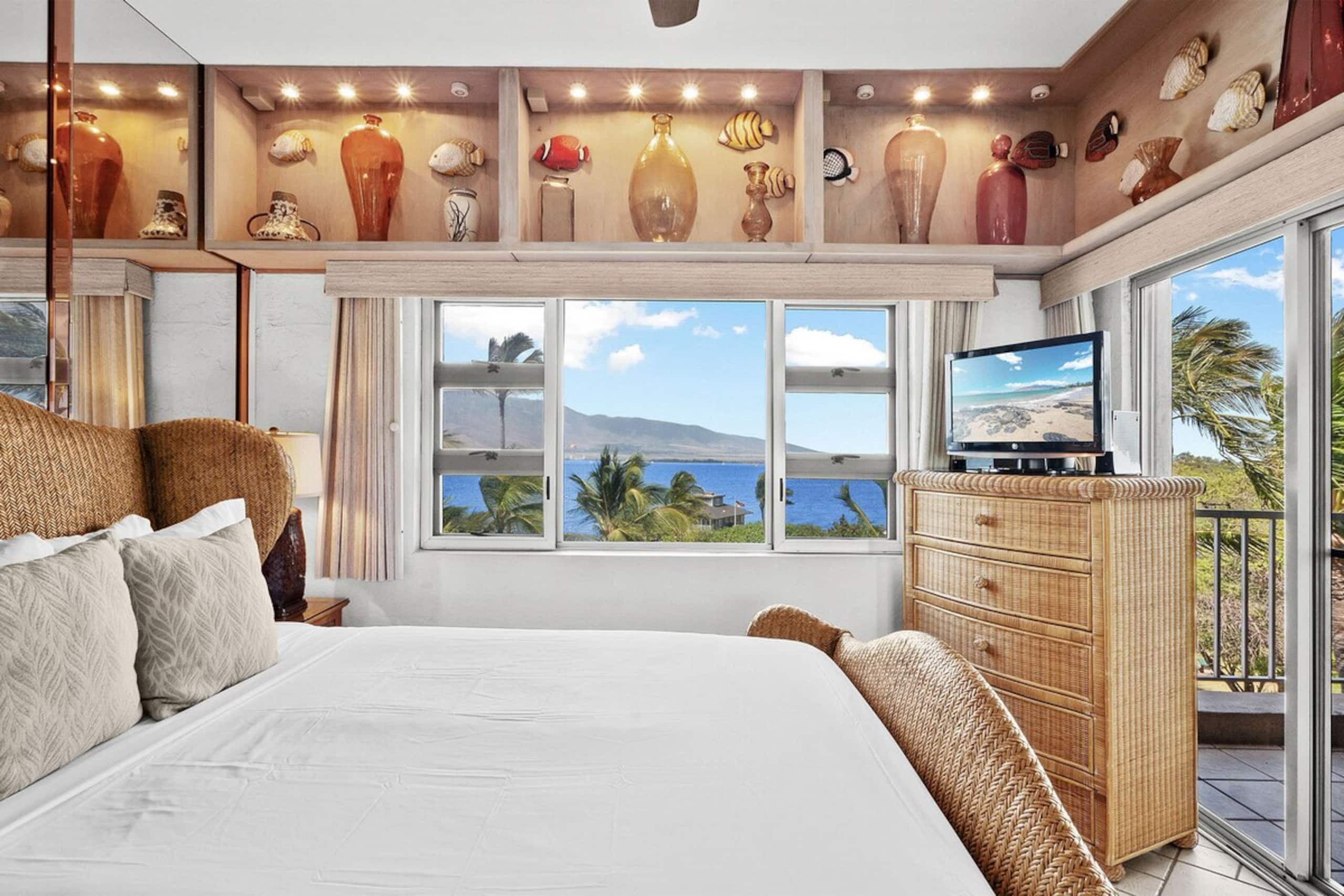 Menehune Shores 606 - Direct Ocean Front, Split AC - Photo 25