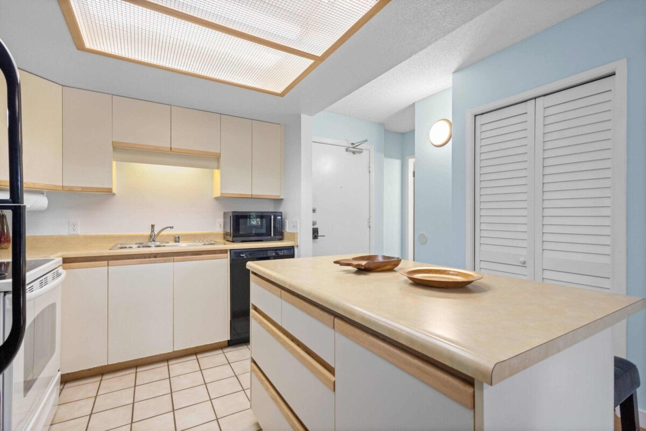 Charming & Updated Maui Banyan 2 Bath - Photo 12