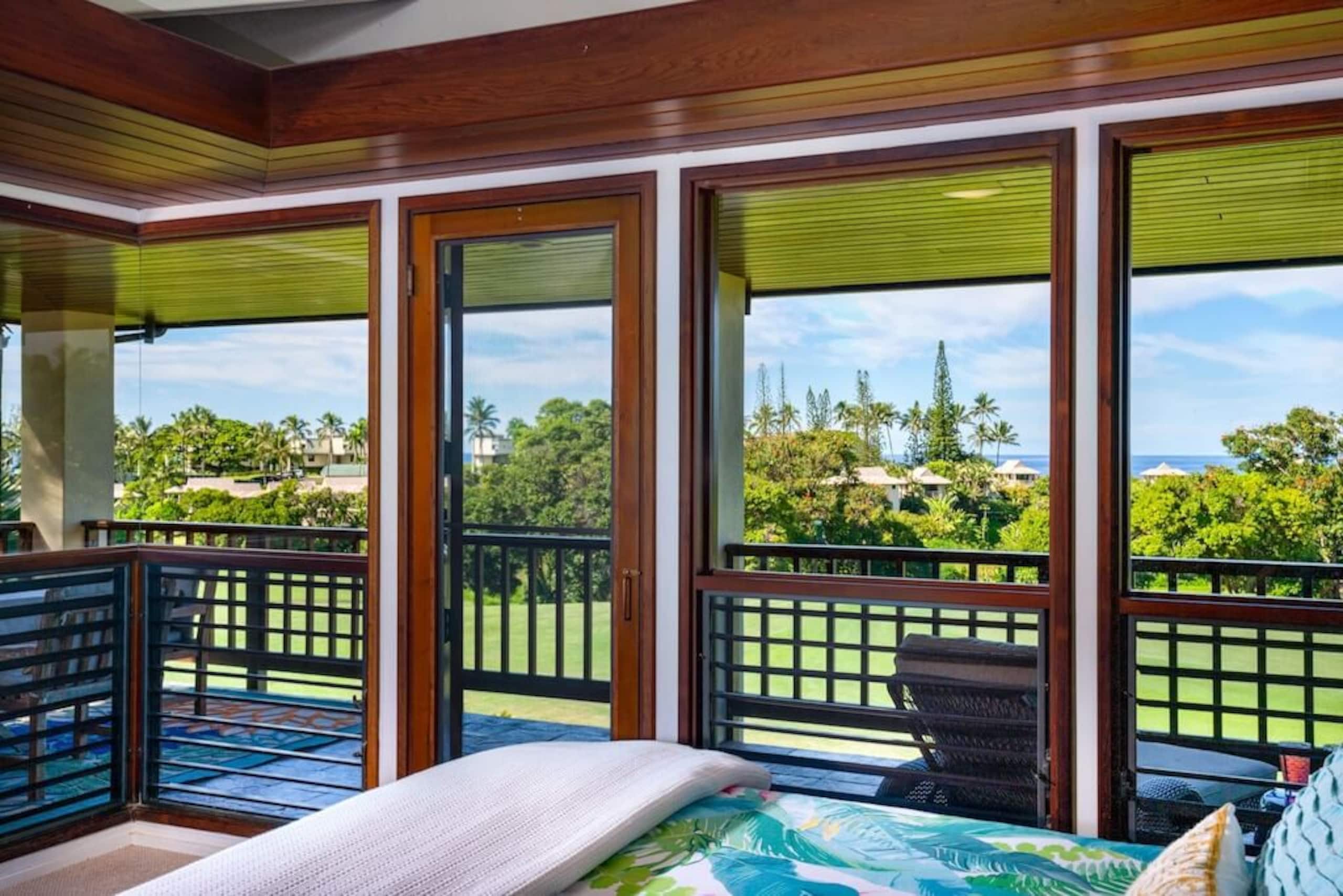 Sunlit Luxe Home Ocean Vista + Sunsets + Full AC - Photo 18