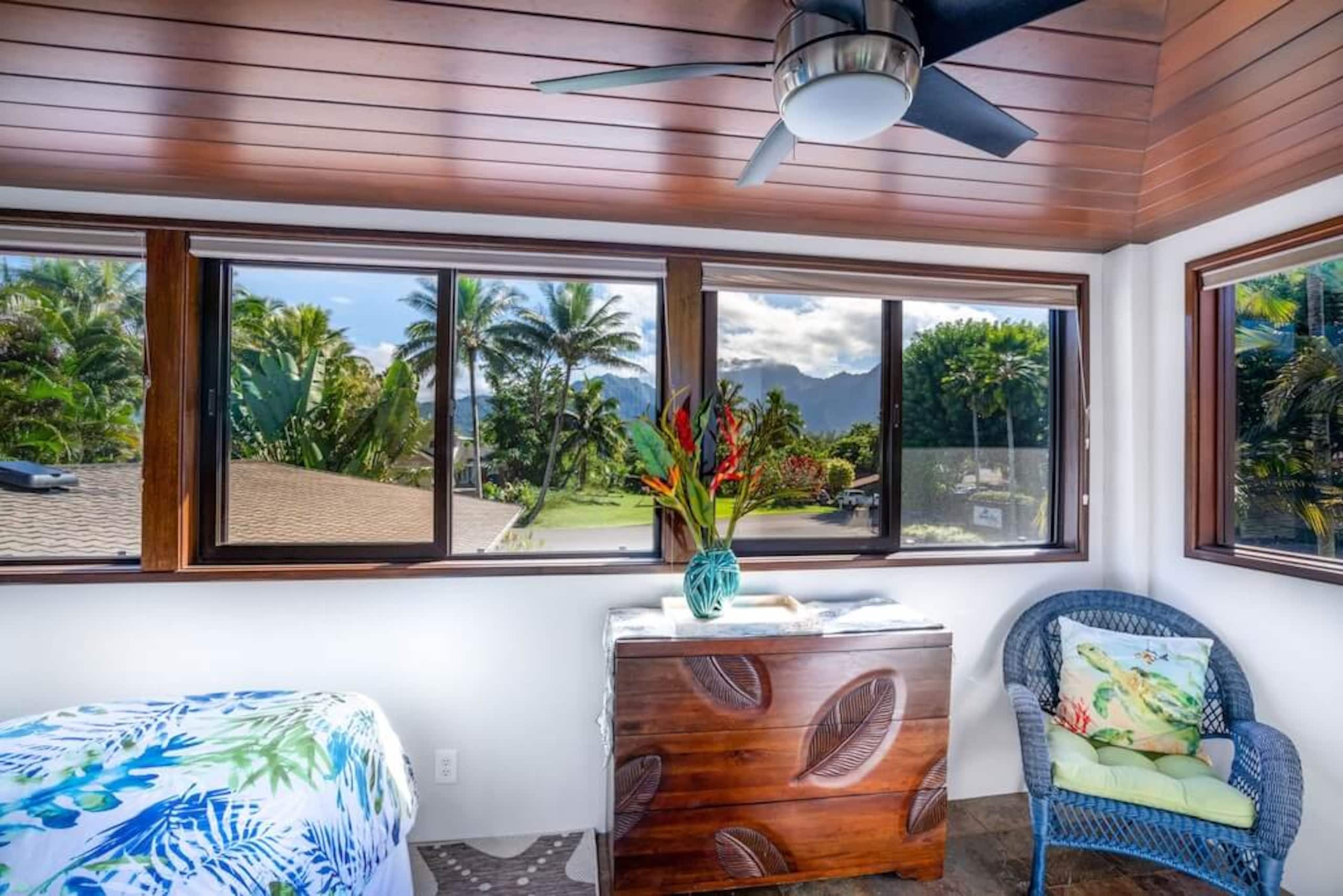 Sunlit Luxe Home Ocean Vista + Sunsets + Full AC - Photo 31