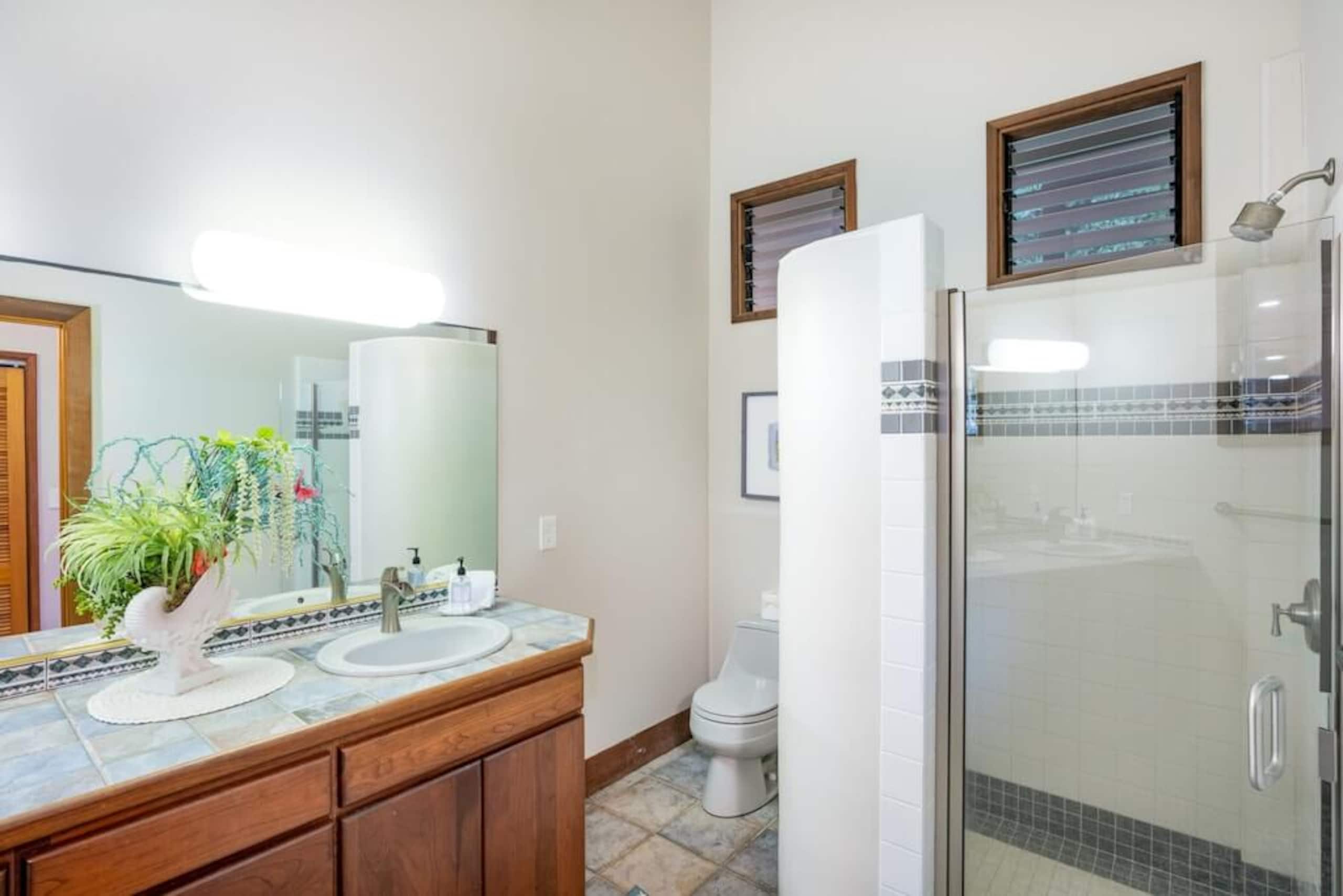 Sunlit Luxe Home Ocean Vista + Sunsets + Full AC - Photo 40